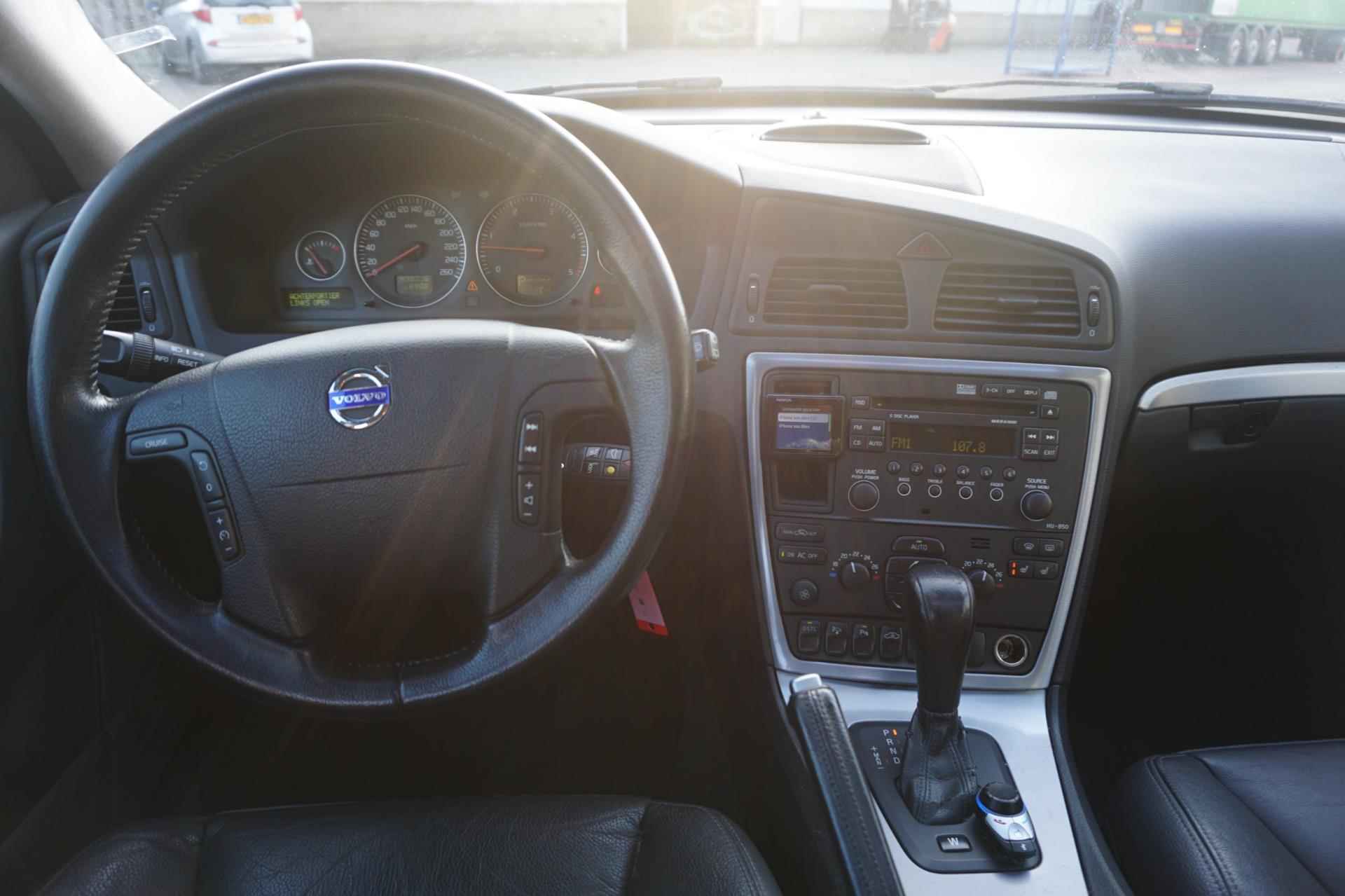 Volvo V70 2.4 D5 Summum - 19/21