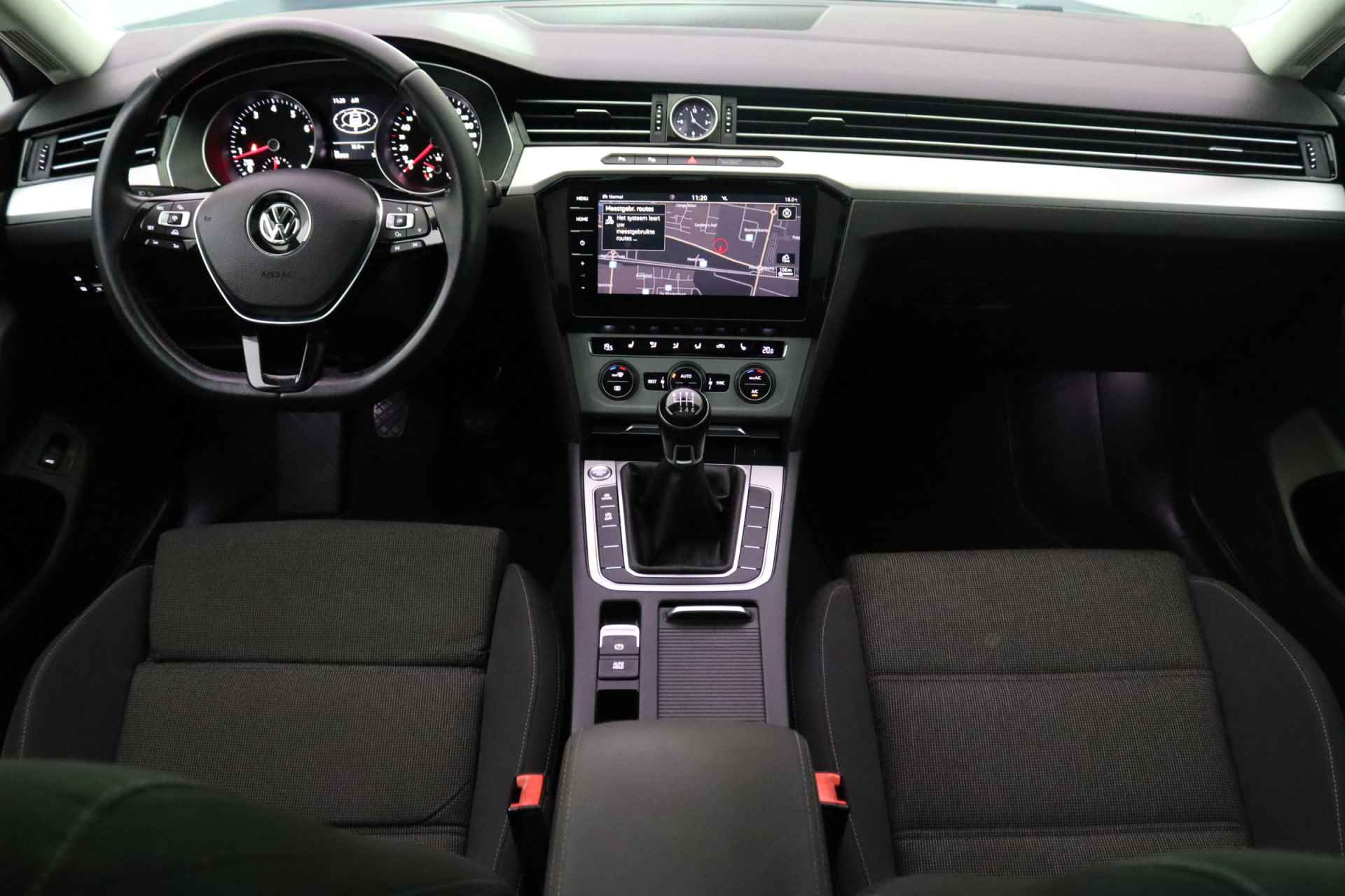 Volkswagen Passat 1.4 TSI ACT Highline | Elektrisch glazen schuifdak | Half lederen bekleding | Adaptieve cruise control - 3/32