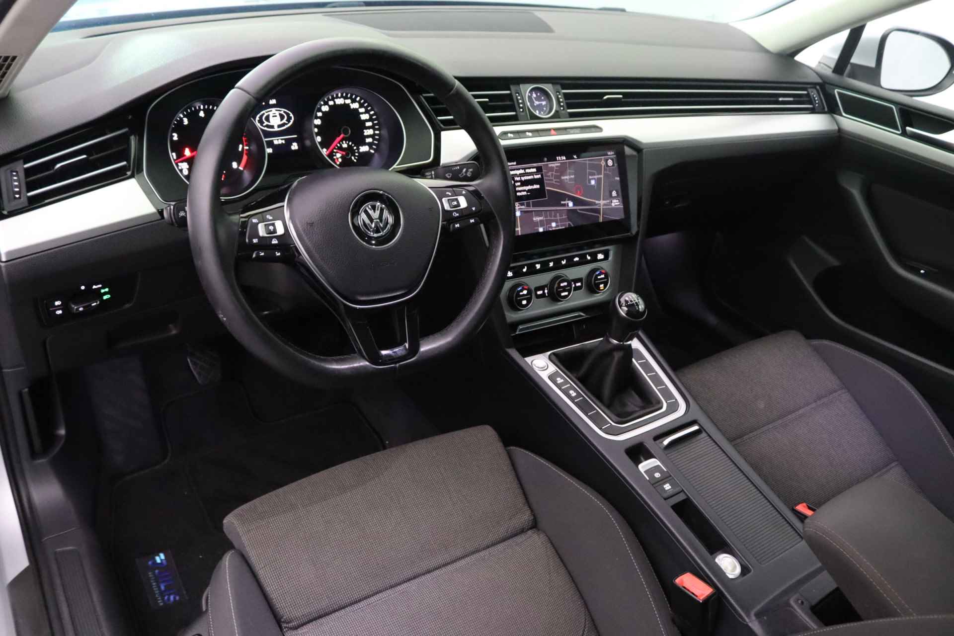 Volkswagen Passat 1.4 TSI ACT Highline | Elektrisch glazen schuifdak | Half lederen bekleding | Adaptieve cruise control - 27/32