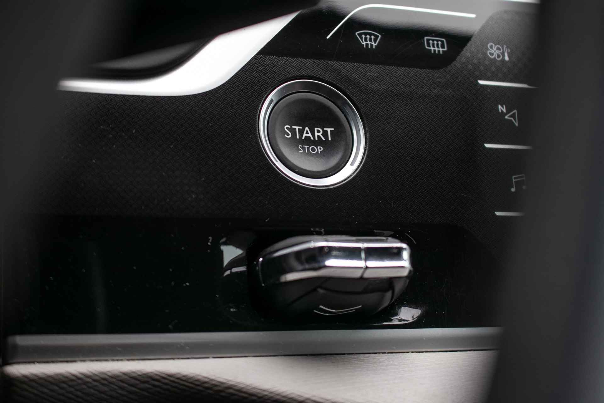 Citroën C4 Picasso 1.2 PureTech automaat Feel All-in rijklaarprijs | Nav | Clima | Massagestoelen | Trekhaak - 25/47