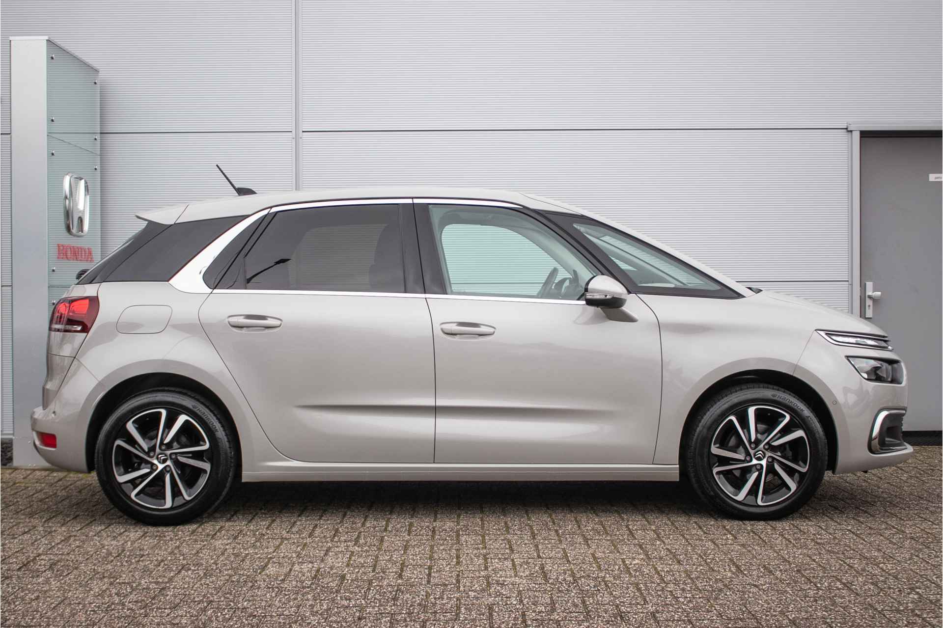Citroën C4 Picasso 1.2 PureTech automaat Feel All-in rijklaarprijs | Nav | Clima | Massagestoelen | Trekhaak - 2/47