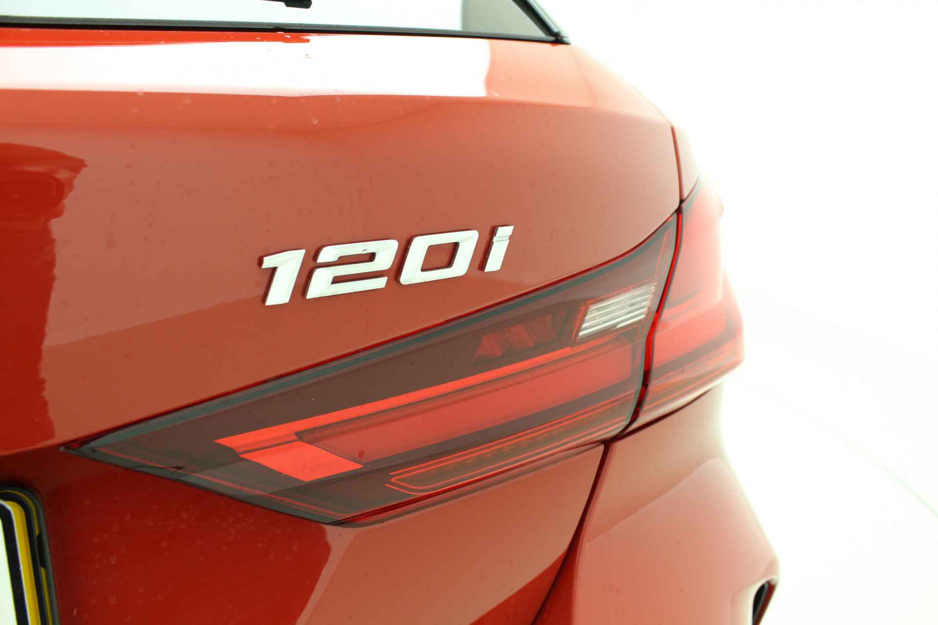 BMW 1-serie 120i M-Sport | Melbourne Rood | Leder | LED | 2 jaar BMW Garantie - 19/25