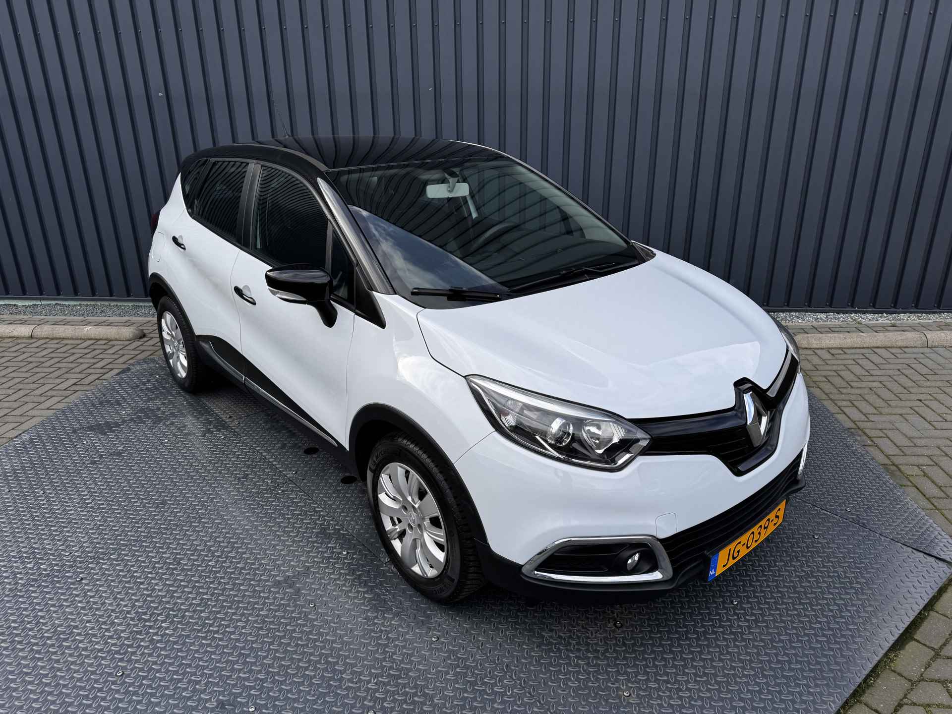 Renault Captur 0.9 TCe Expression | Trekhaak | Navi | DAB | Prijs Rijklaar!! - 24/36