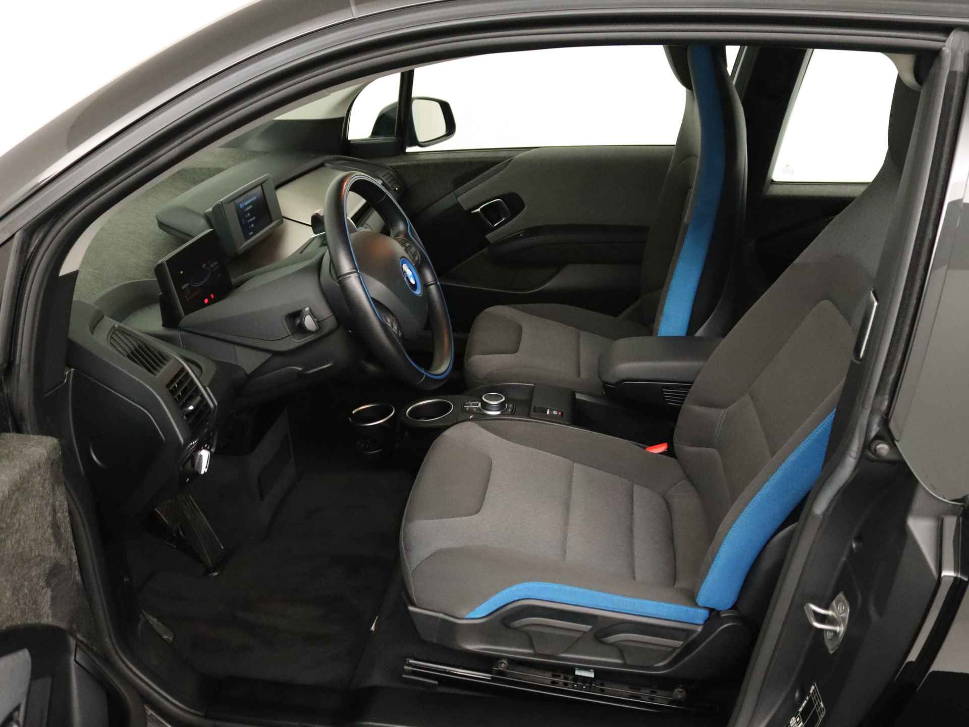 BMW i3 Edition 120Ah 42 kWh | NL Auto | Warmtepomp | Navigatiesysteem | 19 Inch Lichtmetalen velgen | 3 FASE Lader | Stoelverwarming | Inclusief 12 Maanden BOVAG Garantie - 14/39