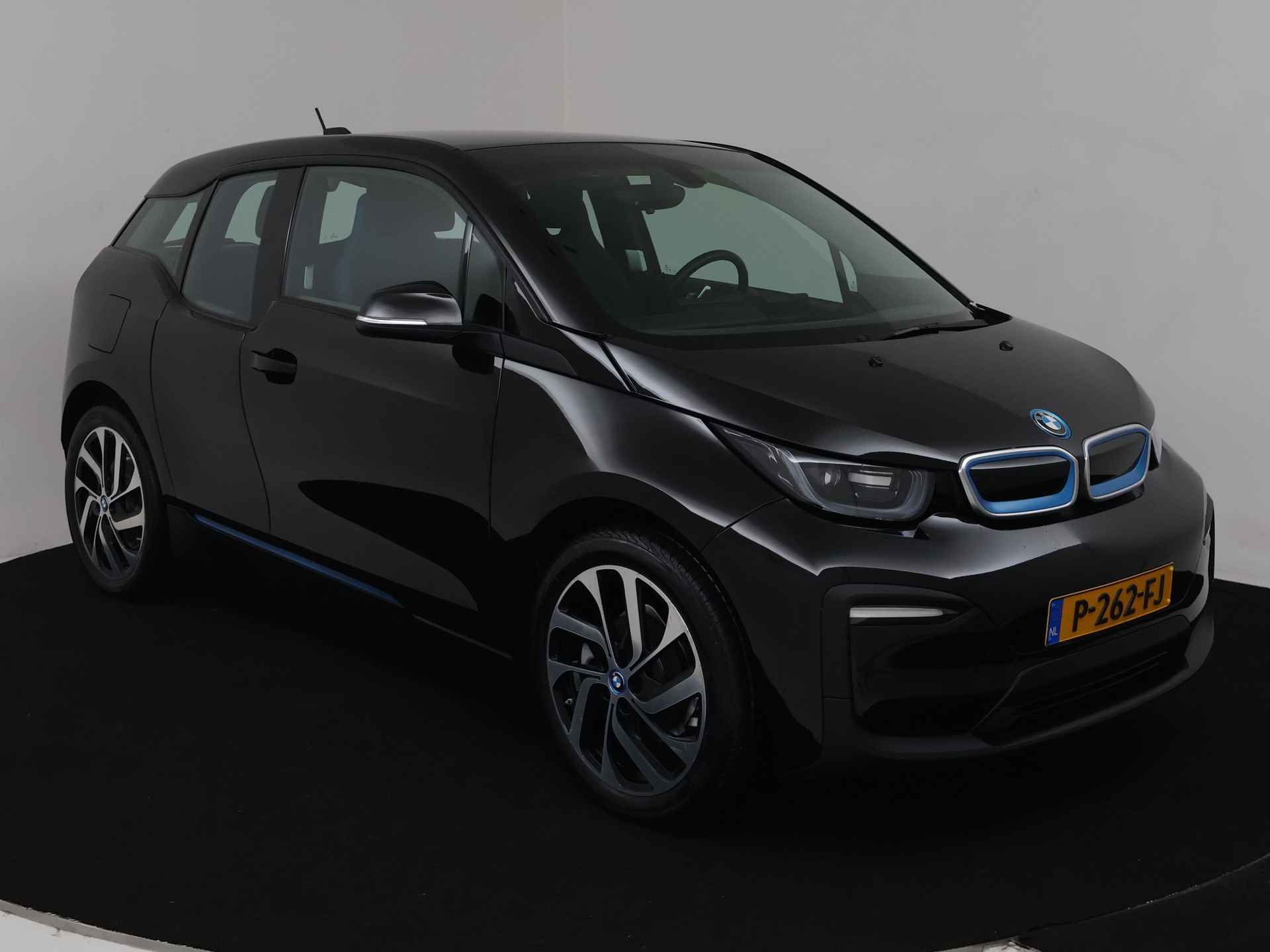 BMW i3 Edition 120Ah 42 kWh | NL Auto | Warmtepomp | Navigatiesysteem | 19 Inch Lichtmetalen velgen | 3 FASE Lader | Stoelverwarming | Inclusief 12 Maanden BOVAG Garantie - 22/39