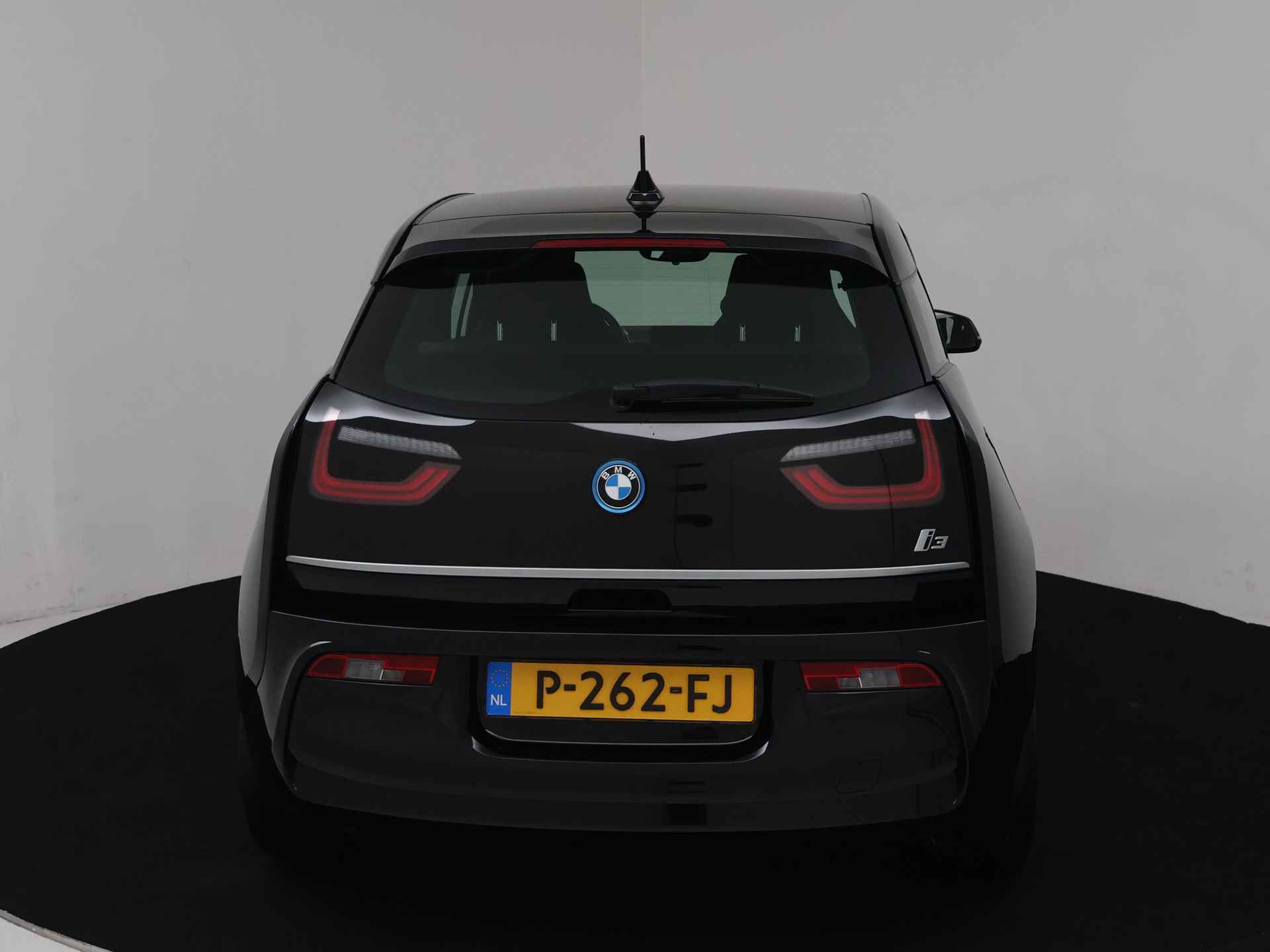 BMW i3 Edition 120Ah 42 kWh | NL Auto | Warmtepomp | Navigatiesysteem | 19 Inch Lichtmetalen velgen | 3 FASE Lader | Stoelverwarming | Inclusief 12 Maanden BOVAG Garantie - 23/39