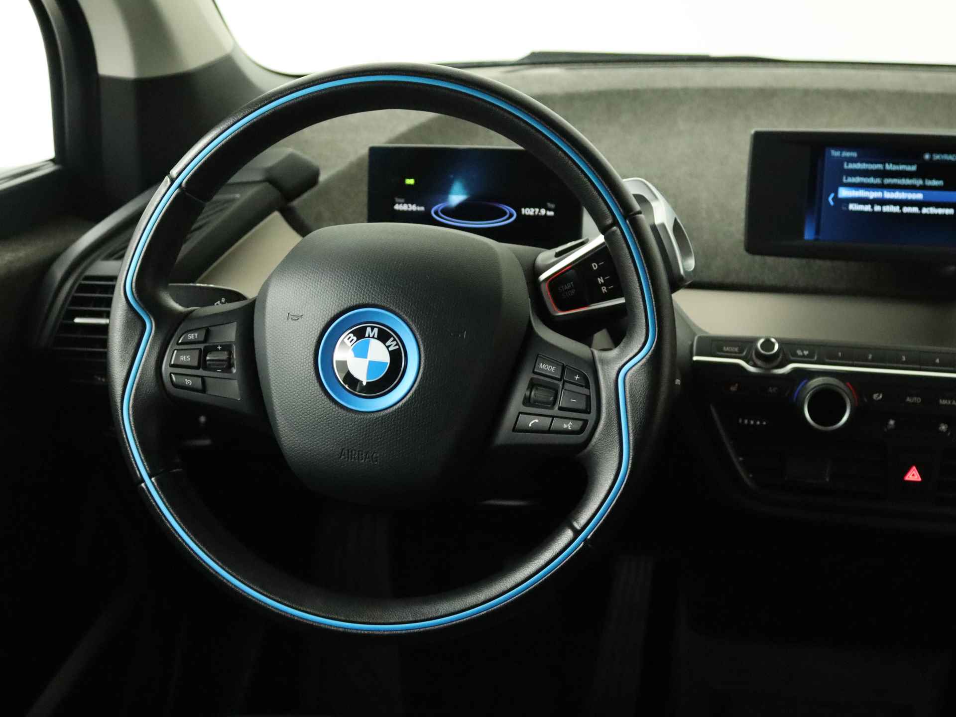 BMW i3 Edition 120Ah 42 kWh | NL Auto | Warmtepomp | Navigatiesysteem | 19 Inch Lichtmetalen velgen | 3 FASE Lader | Stoelverwarming | Inclusief 12 Maanden BOVAG Garantie - 33/39