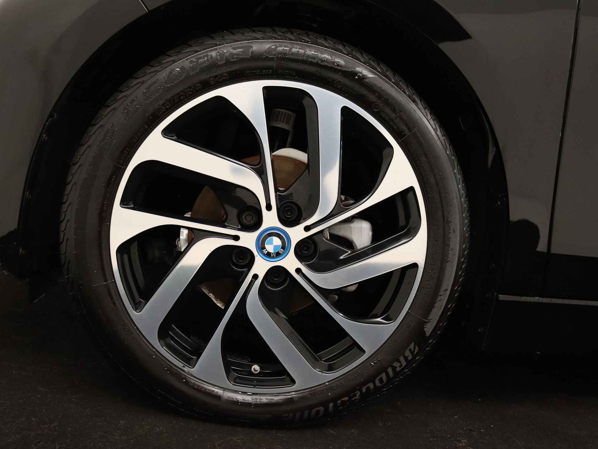 BMW i3 Edition 120Ah 42 kWh | NL Auto | Warmtepomp | Navigatiesysteem | 19 Inch Lichtmetalen velgen | 3 FASE Lader | Stoelverwarming | Inclusief 12 Maanden BOVAG Garantie - 37/39