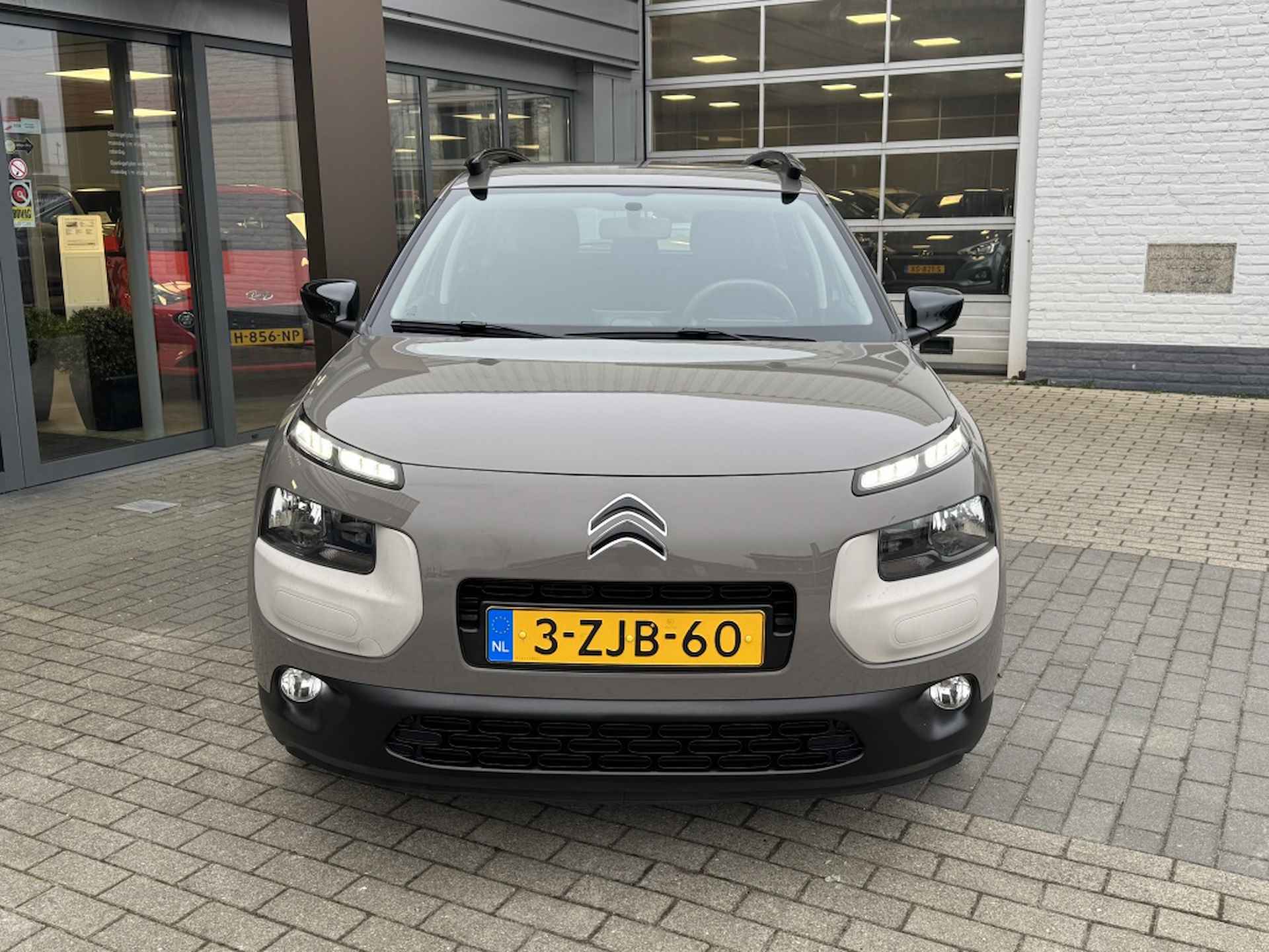 Citroen C4 Cactus 1.2 e-VTi Feel | Automaat | Dealer onderhouden | Trekhaak! | Air - 2/28