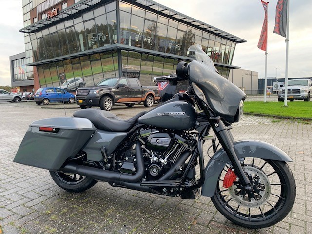 Harley-Davidson FLHXS STREETGLIDE STREET GLIDE bij viaBOVAG.nl