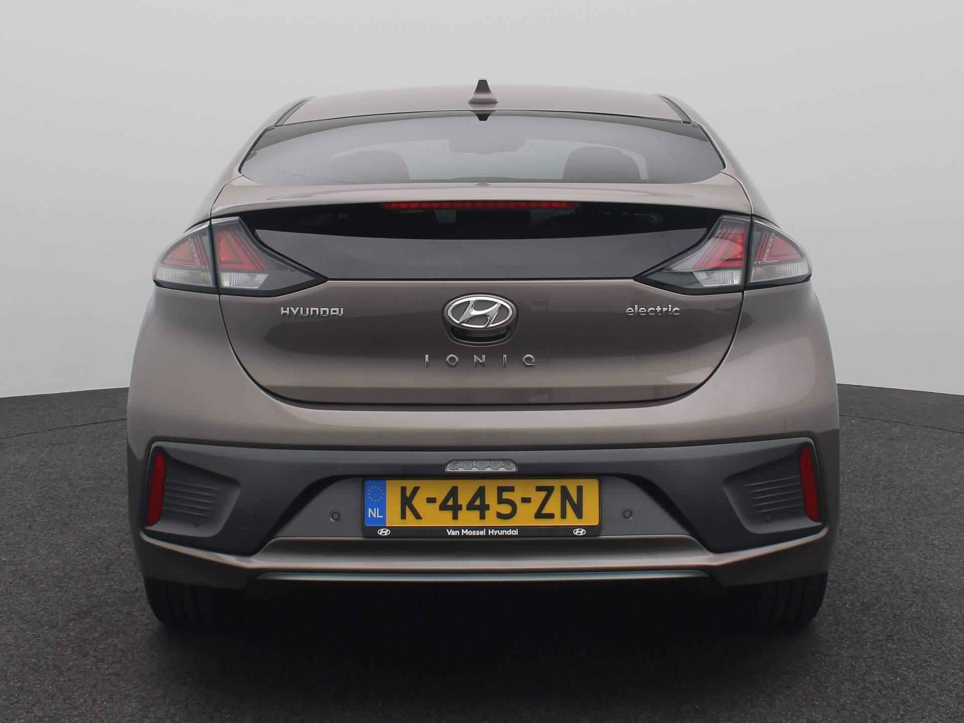 Hyundai IONIQ Premium EV 38 kWh | SEPP subsidie mogelijk | Airco | Cruise Control | Lederen bekleding | Navigatie | LED | - 5/51