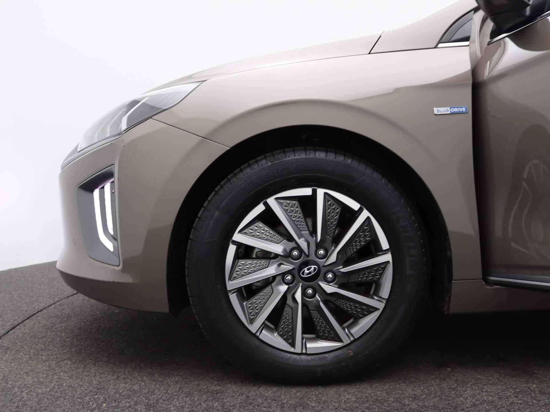 Hyundai IONIQ Premium EV 38 kWh | SEPP subsidie mogelijk | Airco | Cruise Control | Lederen bekleding | Navigatie | LED | - 15/51