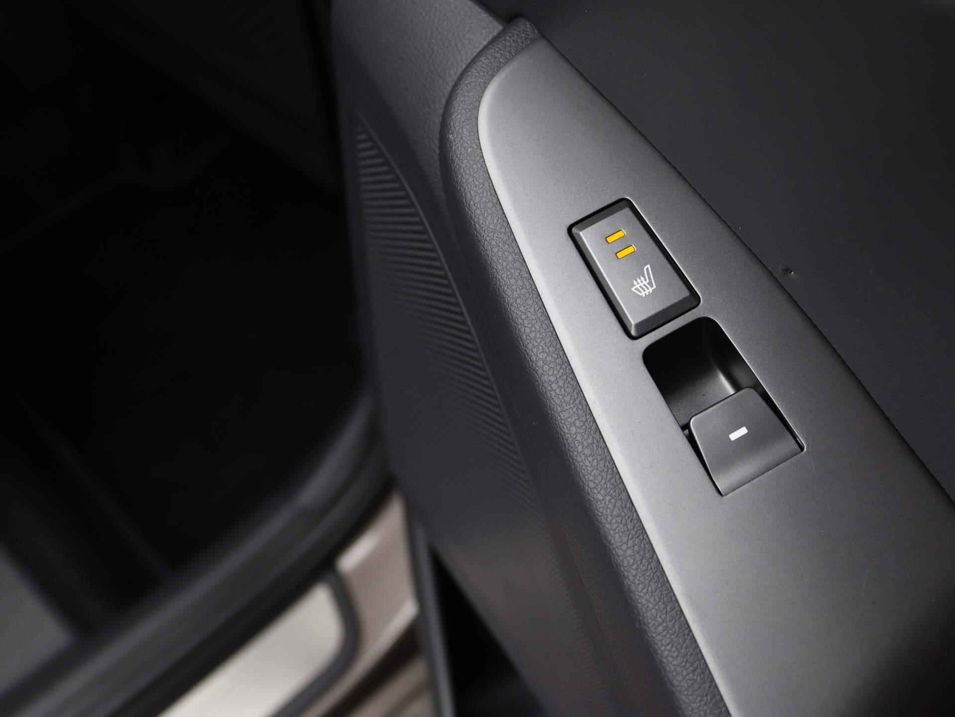 Hyundai IONIQ Premium EV 38 kWh | SEPP subsidie mogelijk | Airco | Cruise Control | Lederen bekleding | Navigatie | LED | - 34/51