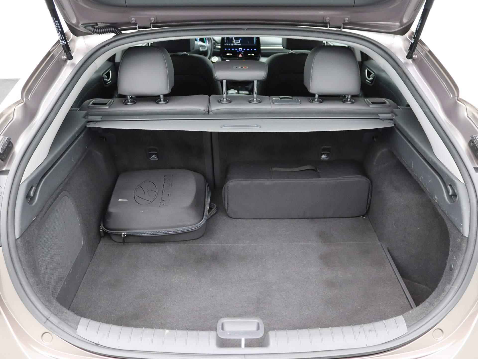 Hyundai IONIQ Premium EV 38 kWh | SEPP subsidie mogelijk | Airco | Cruise Control | Lederen bekleding | Navigatie | LED | - 35/51