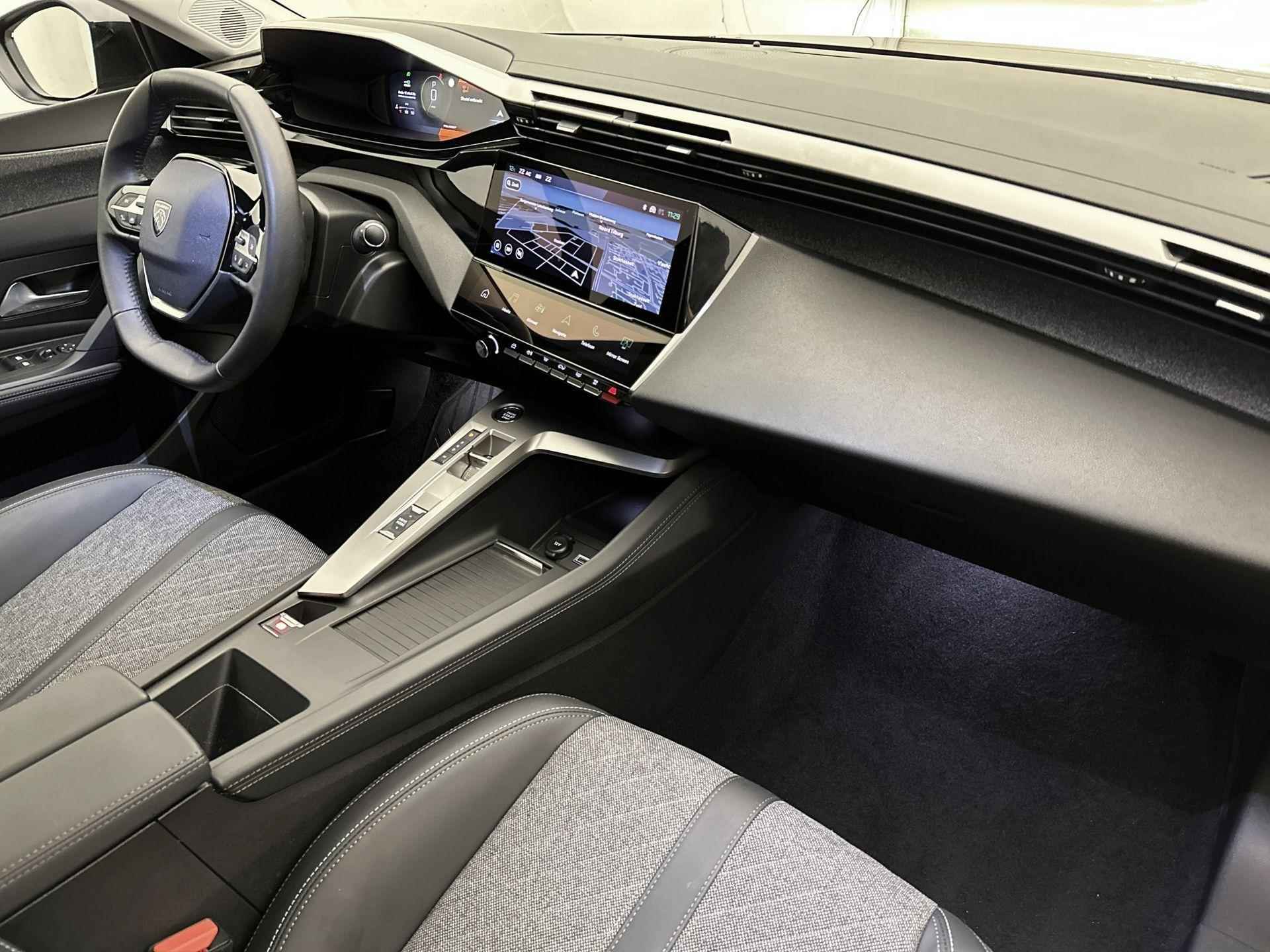 Peugeot 408 Allure 130 pk Automaat | Navigatie | Achteruitrijcamera | Parkeersensoren Achter | Sportstoelen | Keyless Entry/Start | LED Koplampen | Climate Control | Adaptieve Cruise Control | 17" Lichtmetalen Velgen | Apple Carplay/Android Auto | - 14/33