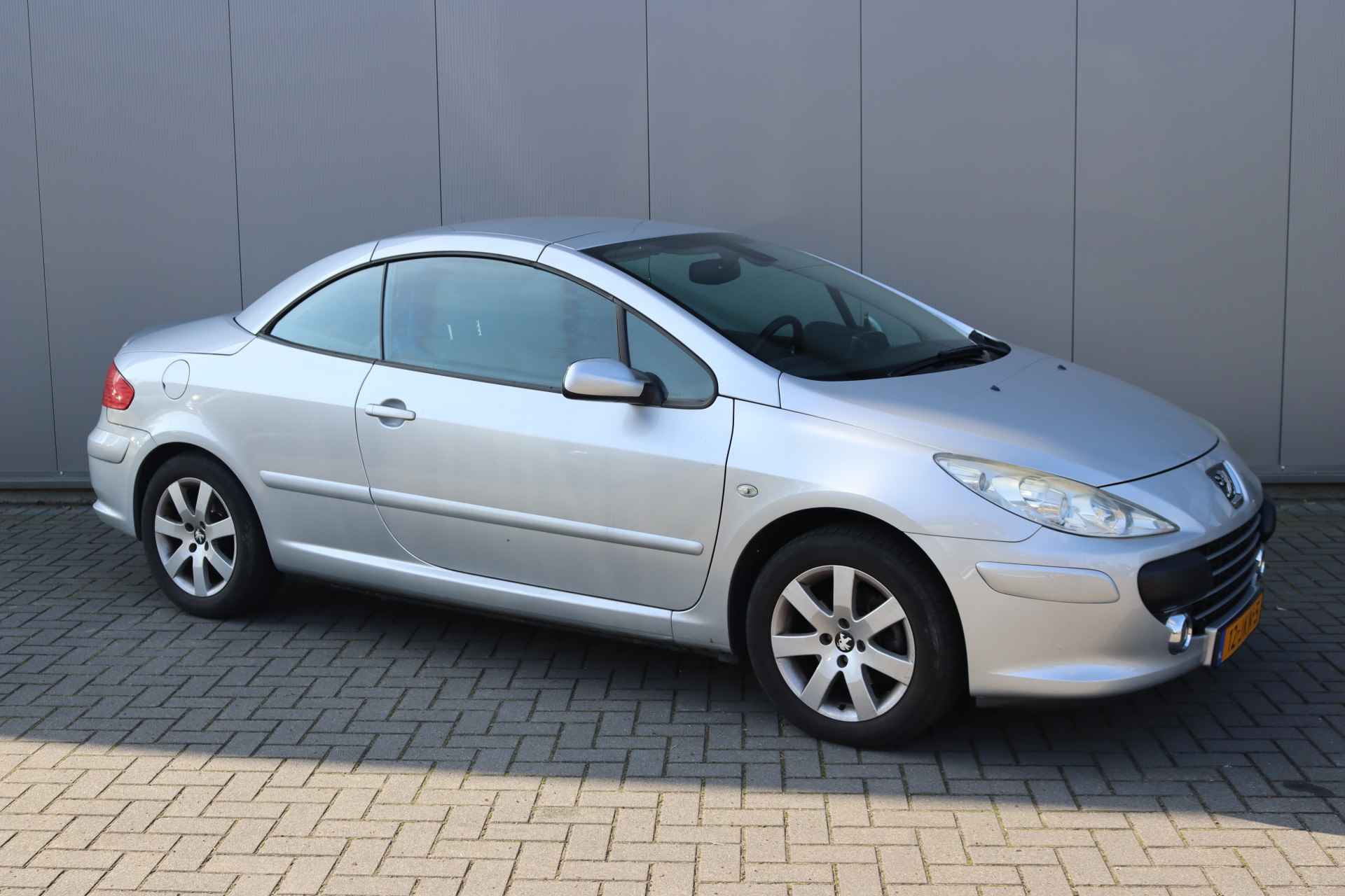 Peugeot 307 CC 2.0-16V Palm Beach Leder/Climate-control/Cruise-control/Parkeerhulp - 2/31