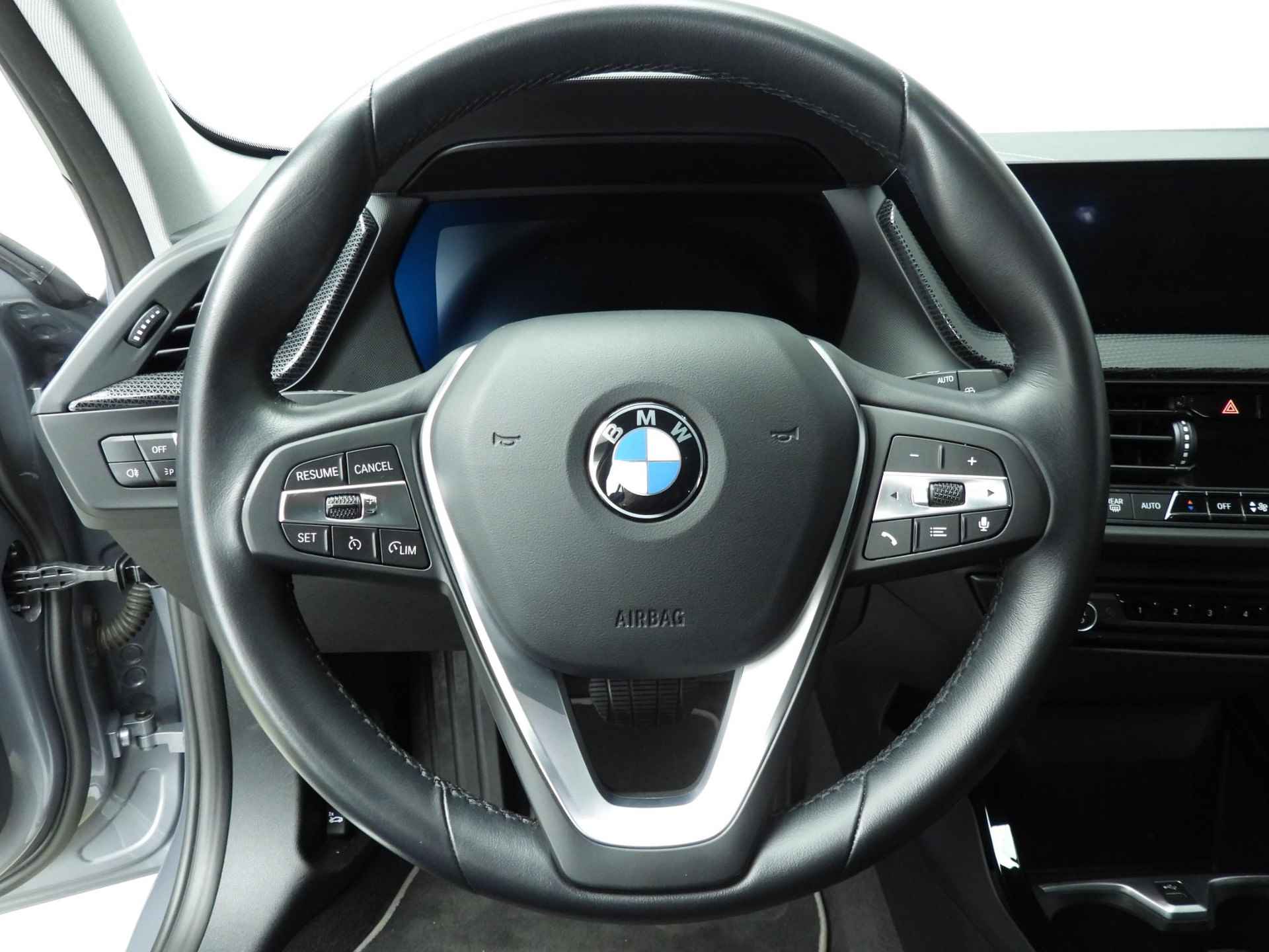 BMW 1 Serie 5-deurs 118i | LED | Navigatie | Sportstoelen | PDC | Clima | DAB | Alu 17 inch - 12/42