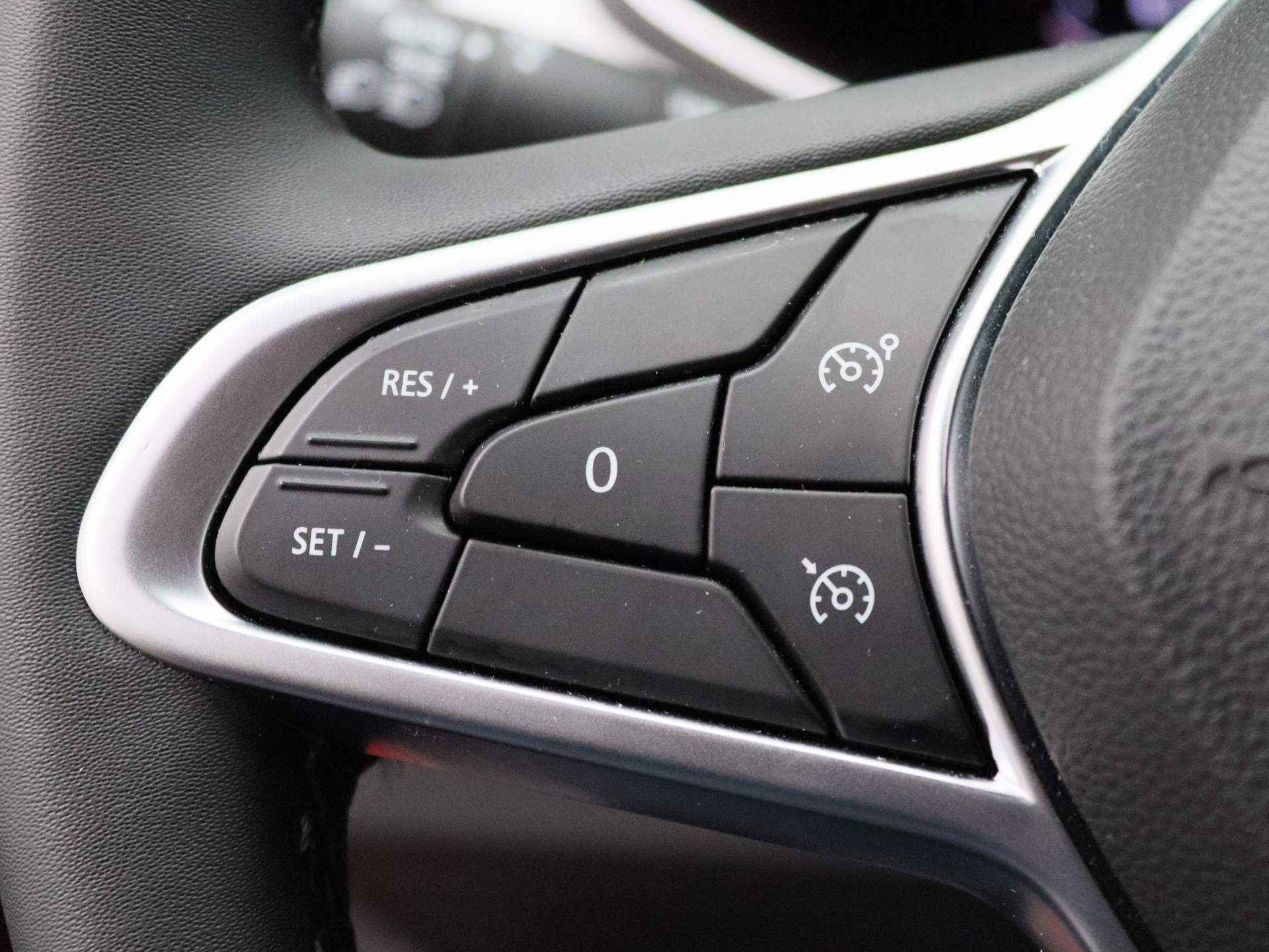 Renault Clio TCe 90pk Techno ALL-IN PRIJS! | Climate control | Navig | Parkeersensoren voor en achter - 20/39