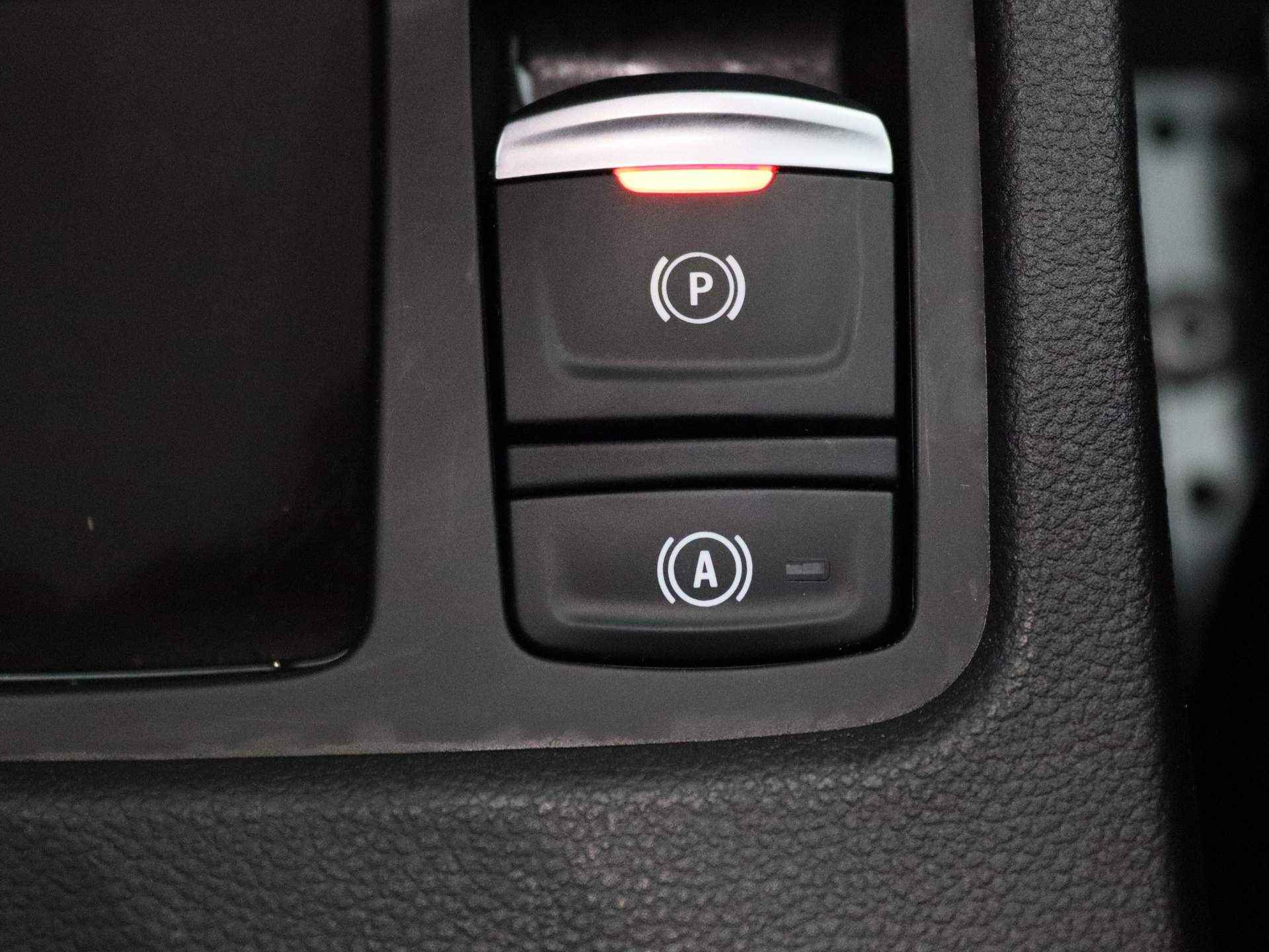 Renault Clio TCe 90pk Techno ALL-IN PRIJS! | Climate control | Navig | Parkeersensoren voor en achter - 23/39