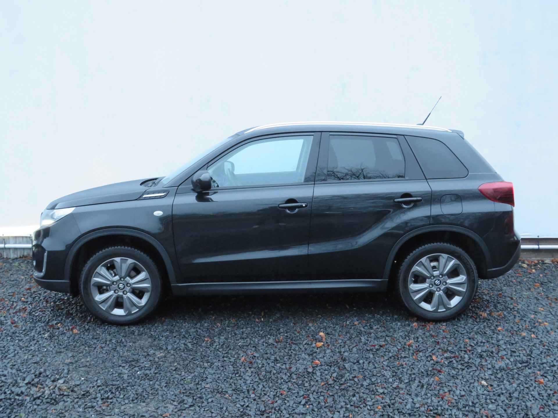 Suzuki Vitara 1.5 Hybrid Select, Automaat, ORG NL, 6 jaar GARANTIE! All-Seasons, Keyless, Dealer onderhouden - 3/31