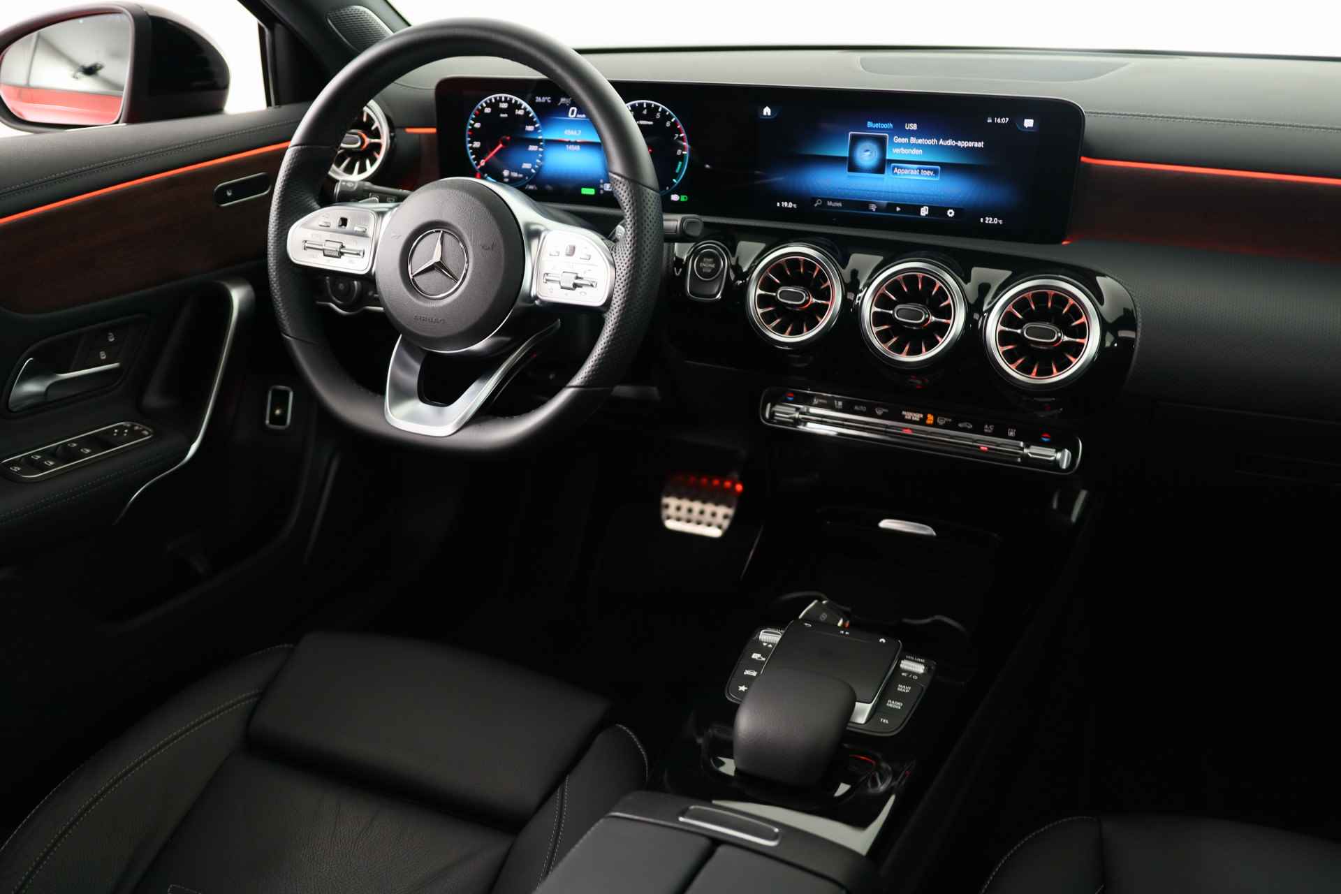 Mercedes-Benz A-Klasse 250 e Premium Plus | Open Dak | Sfeer Verlichting | Trekhaak | LED | Leder | Sportstoelen | Clima | Camera | Navi | Keyless - 36/51