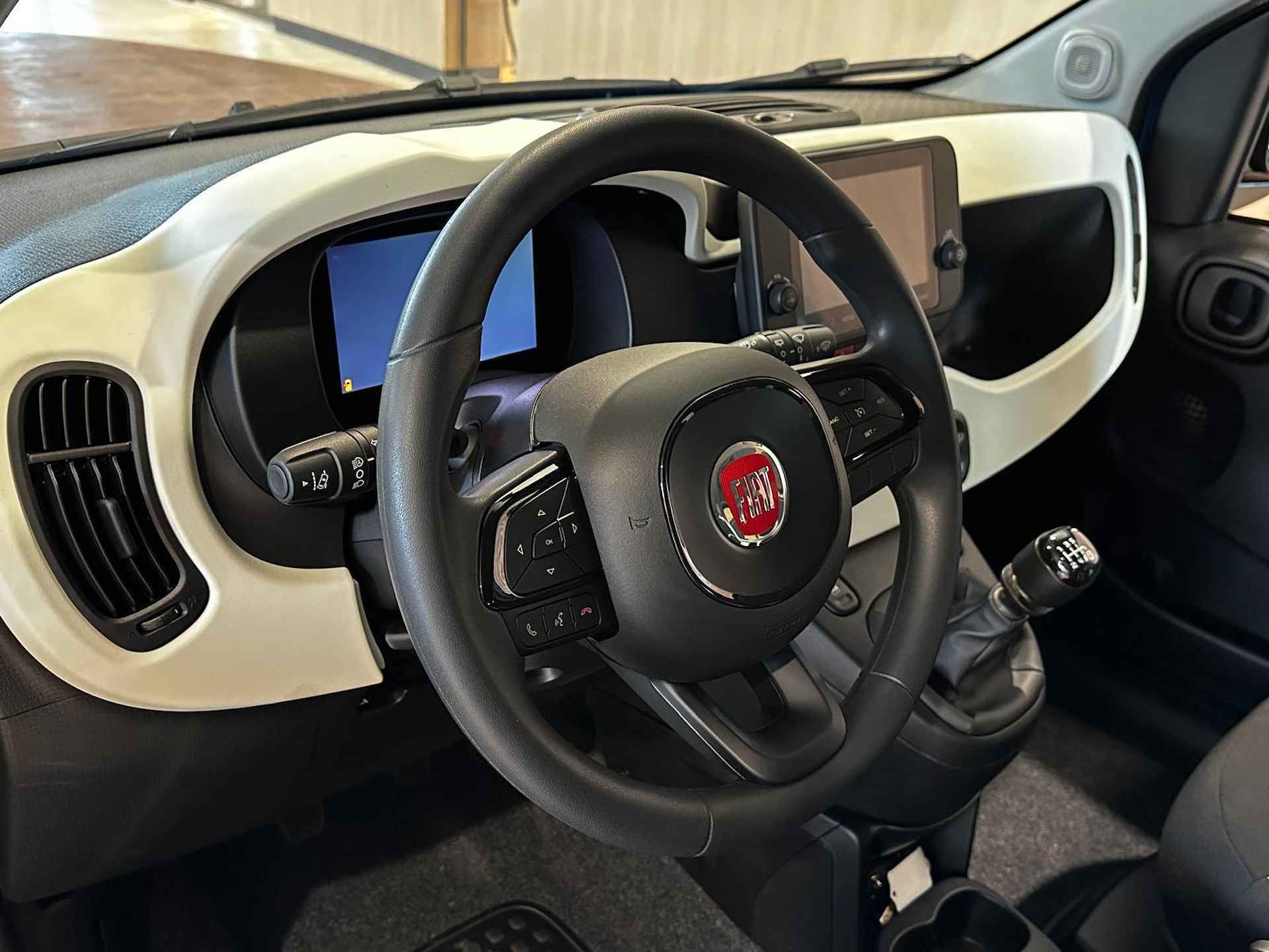 Fiat Panda Pandina 1.0 AIRCO | APPLE CARPLAY EN ANDROID AUTO | CRUISECONTROL | LICHT EN REGENSENSOR | SHOWROOMMODEL - 3/16