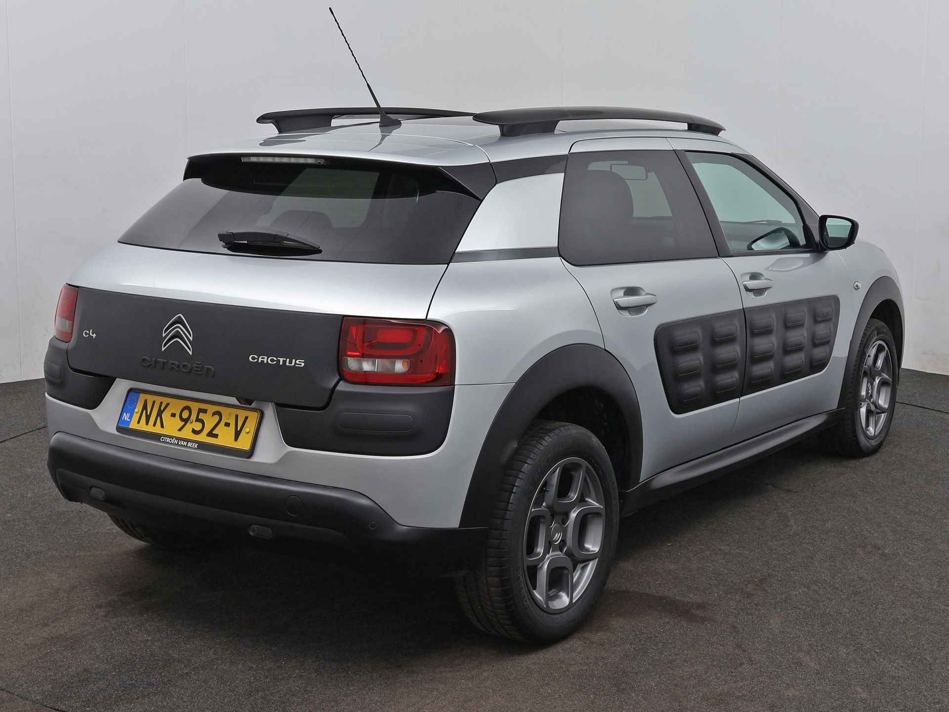 Citroën C4 Cactus 1.2 82pk Shine Automaat | Rijklaar | Achteruitrijcamera | Panoramadak | LM Velgen - 2/26