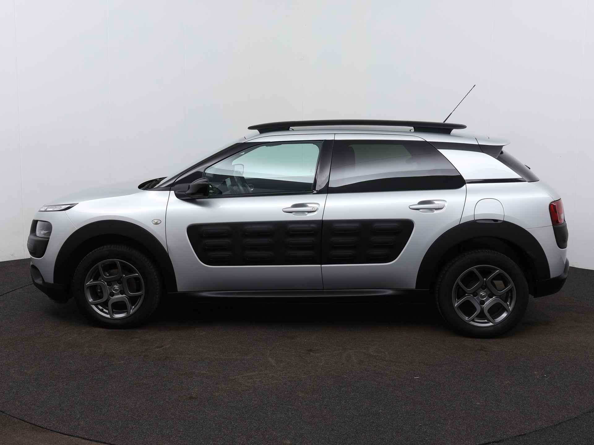 Citroën C4 Cactus 1.2 82pk Shine Automaat | Rijklaar | Achteruitrijcamera | Panoramadak | LM Velgen - 10/26