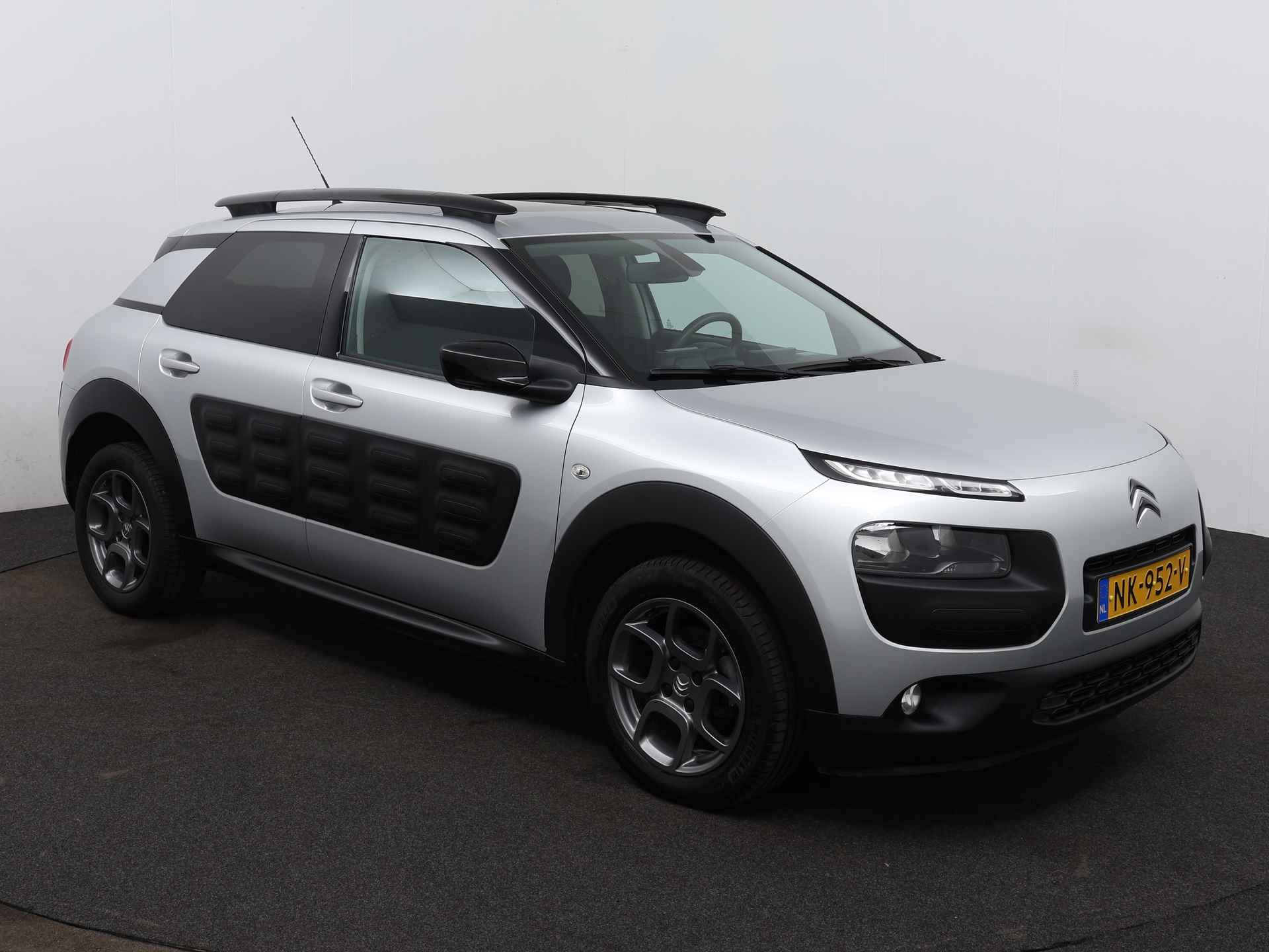 Citroën C4 Cactus 1.2 82pk Shine Automaat | Rijklaar | Achteruitrijcamera | Panoramadak | LM Velgen - 11/26