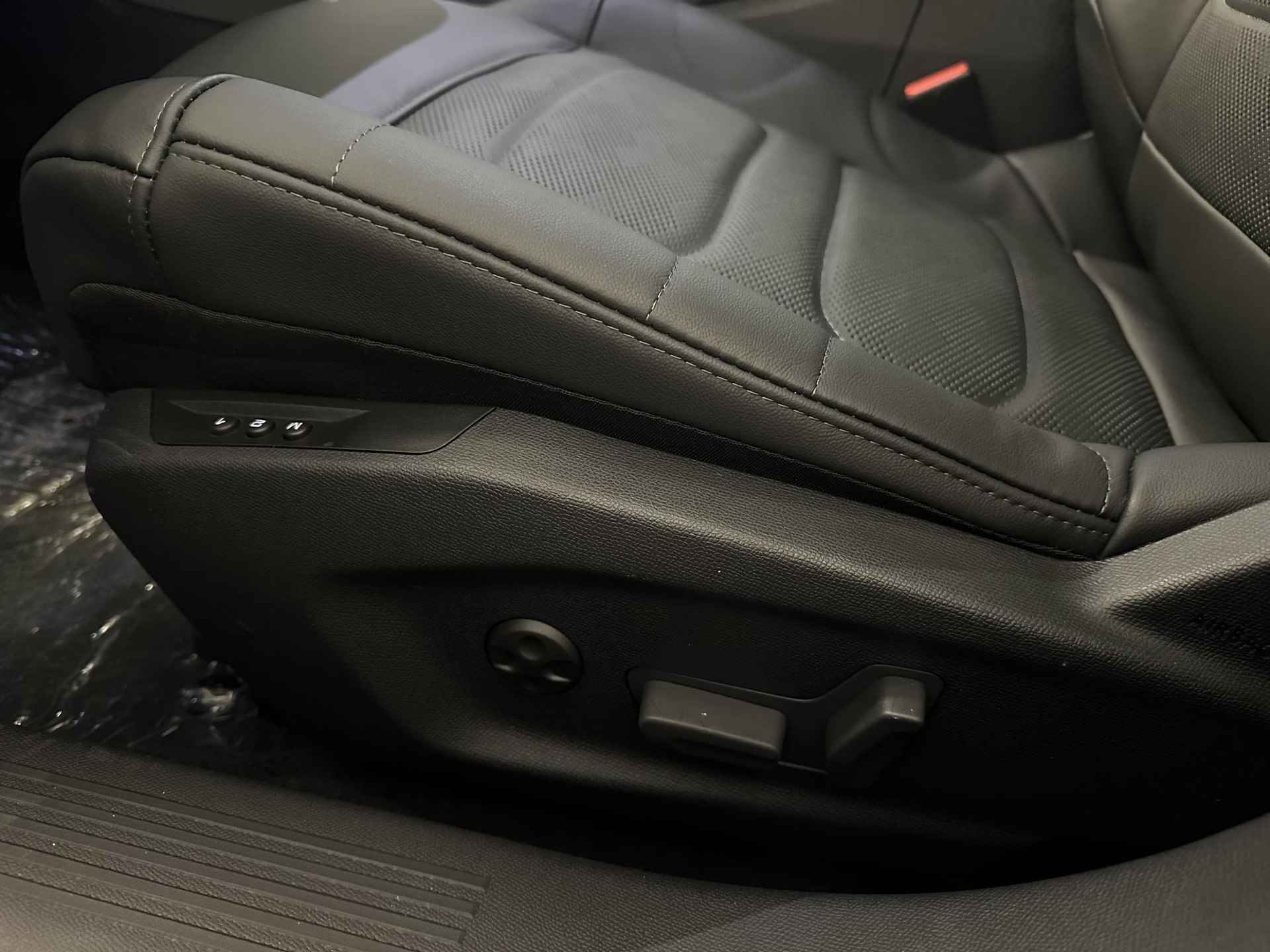 Citroen C5 X 1.6 Plug-in Hybrid Shine | Navigatie | Elektrisch verstelbare stoelen | Leder bekleding | Lichtmetalen velgen 19" | Achteruitrijcamera | DIRECT LEVERBAAR!! - 13/28