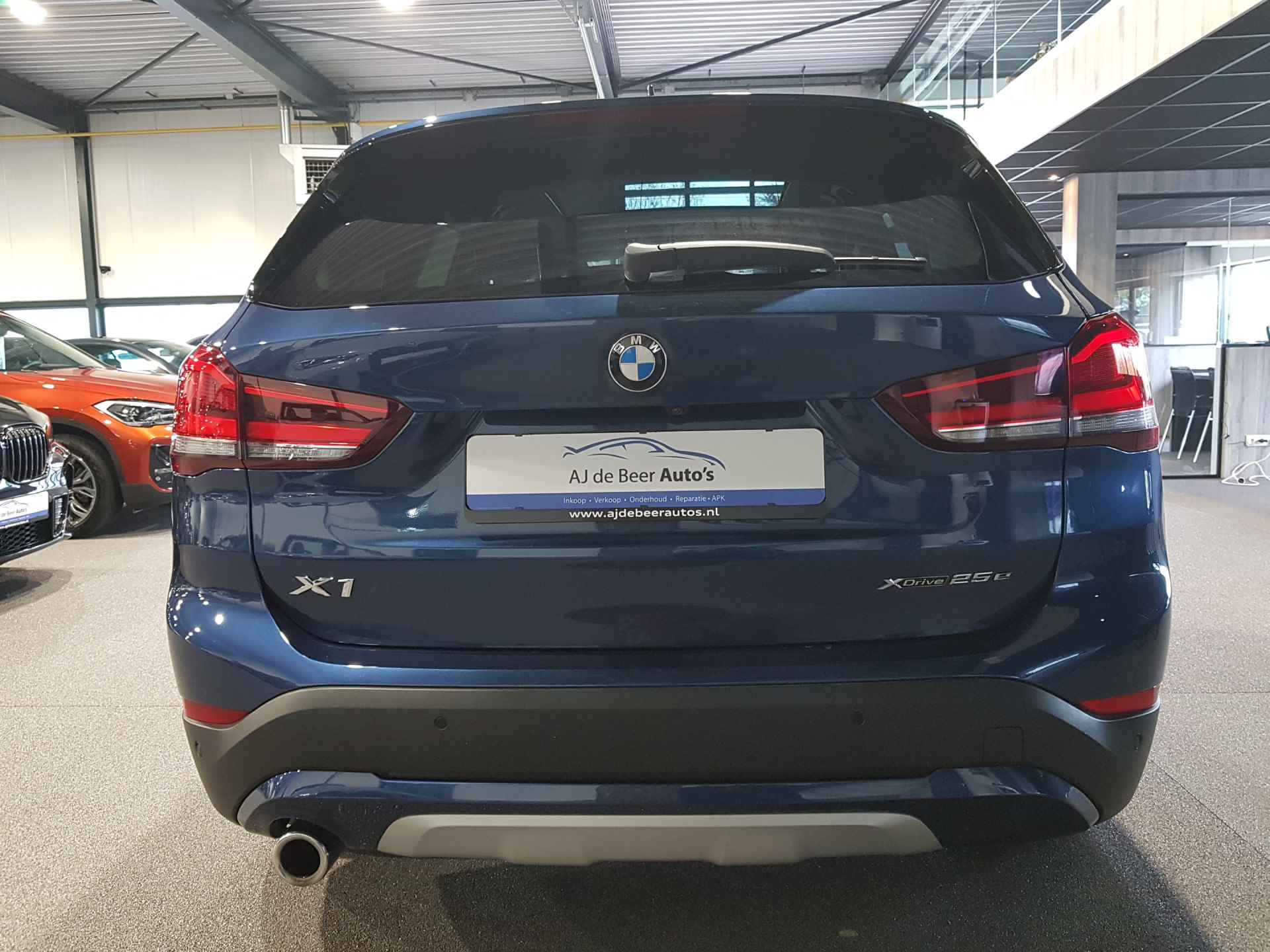 BMW X1 xDrive25e High Executive X-Line | Panorama | Halfleder | Trekhaak afn. | 19"LMV - 28/45