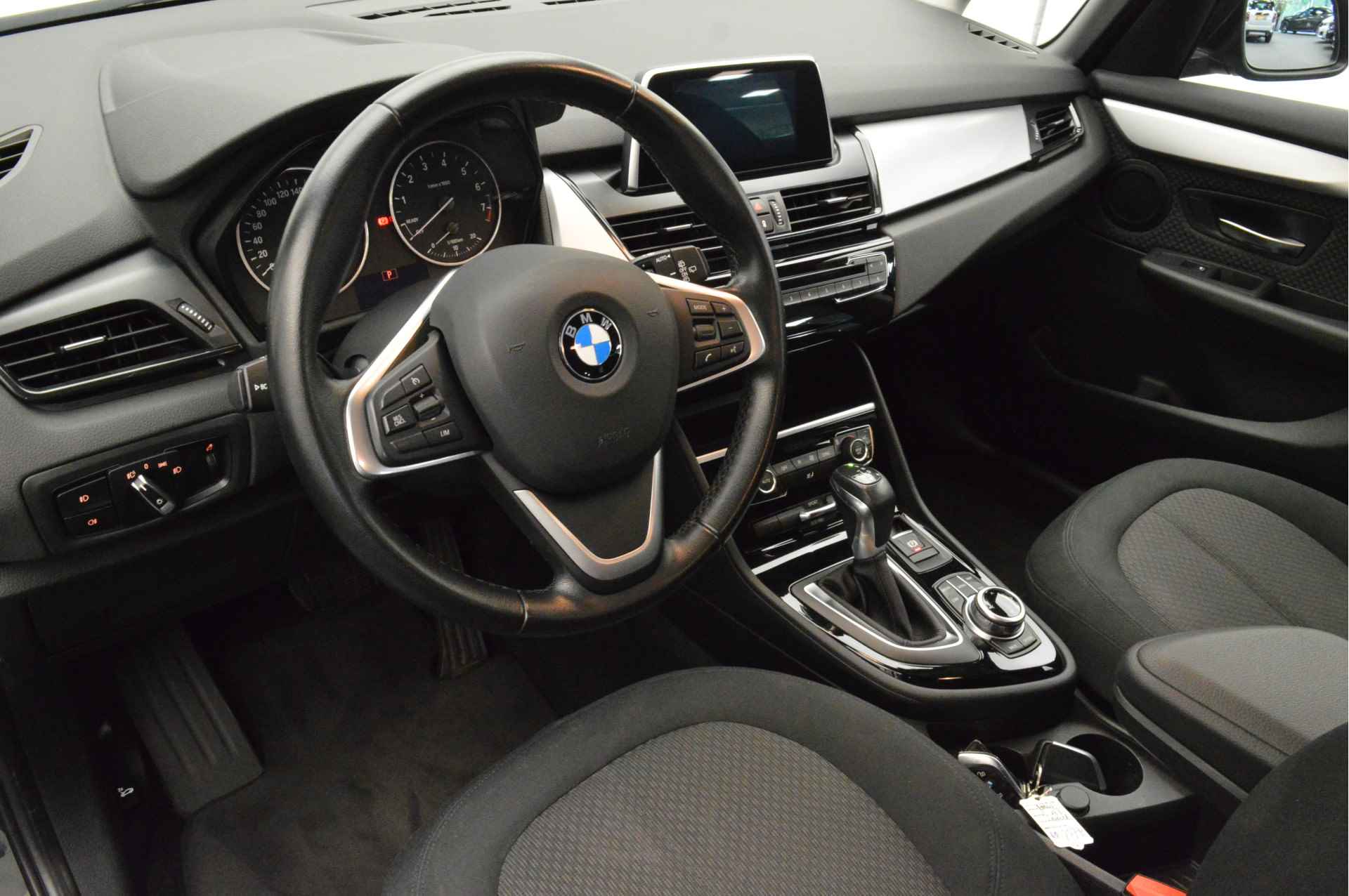 BMW 2 Serie Active Tourer 218i Executive Automaat / LED / Cruise Control / Navigatie / PDC achter / Multifunctioneel stuurwiel - 8/23