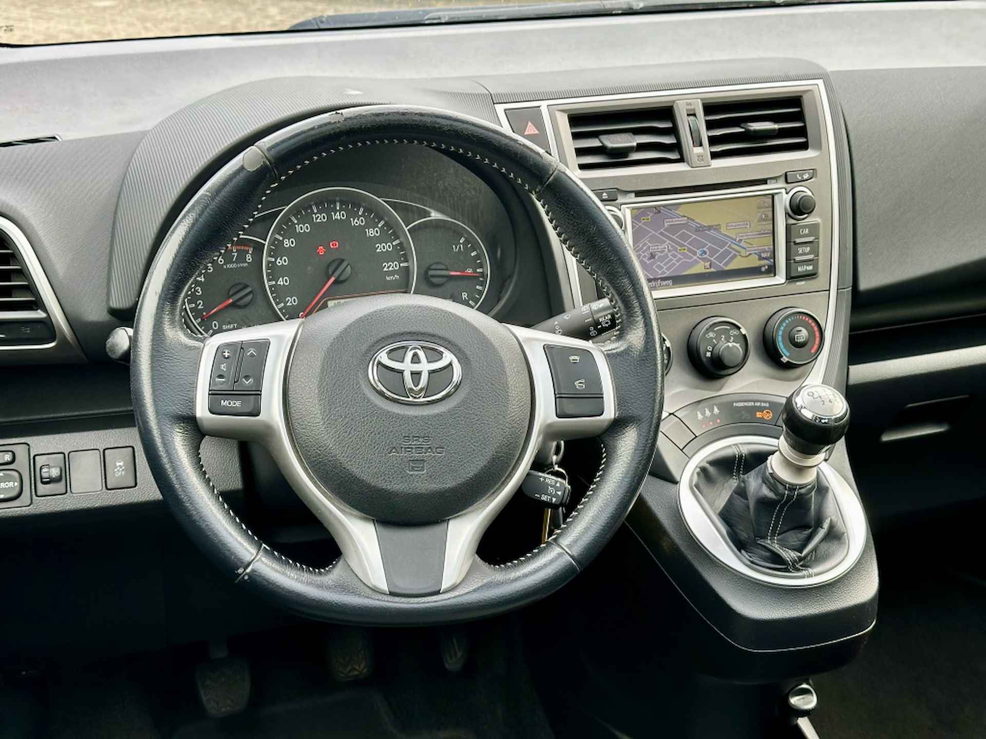 Toyota Verso-S 1.3 VVT-i Dynamic | Trekhaak | Panoramadak - 10/29