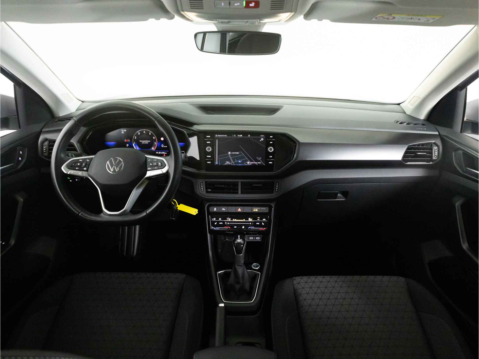 Volkswagen T-Cross AUTOMAAT 1.0 TSI 110 PK DSG Life | Navigatie | Achteruitrijcamera | Stoelverwarming | Adaptieve Cruise Control | - 5/36