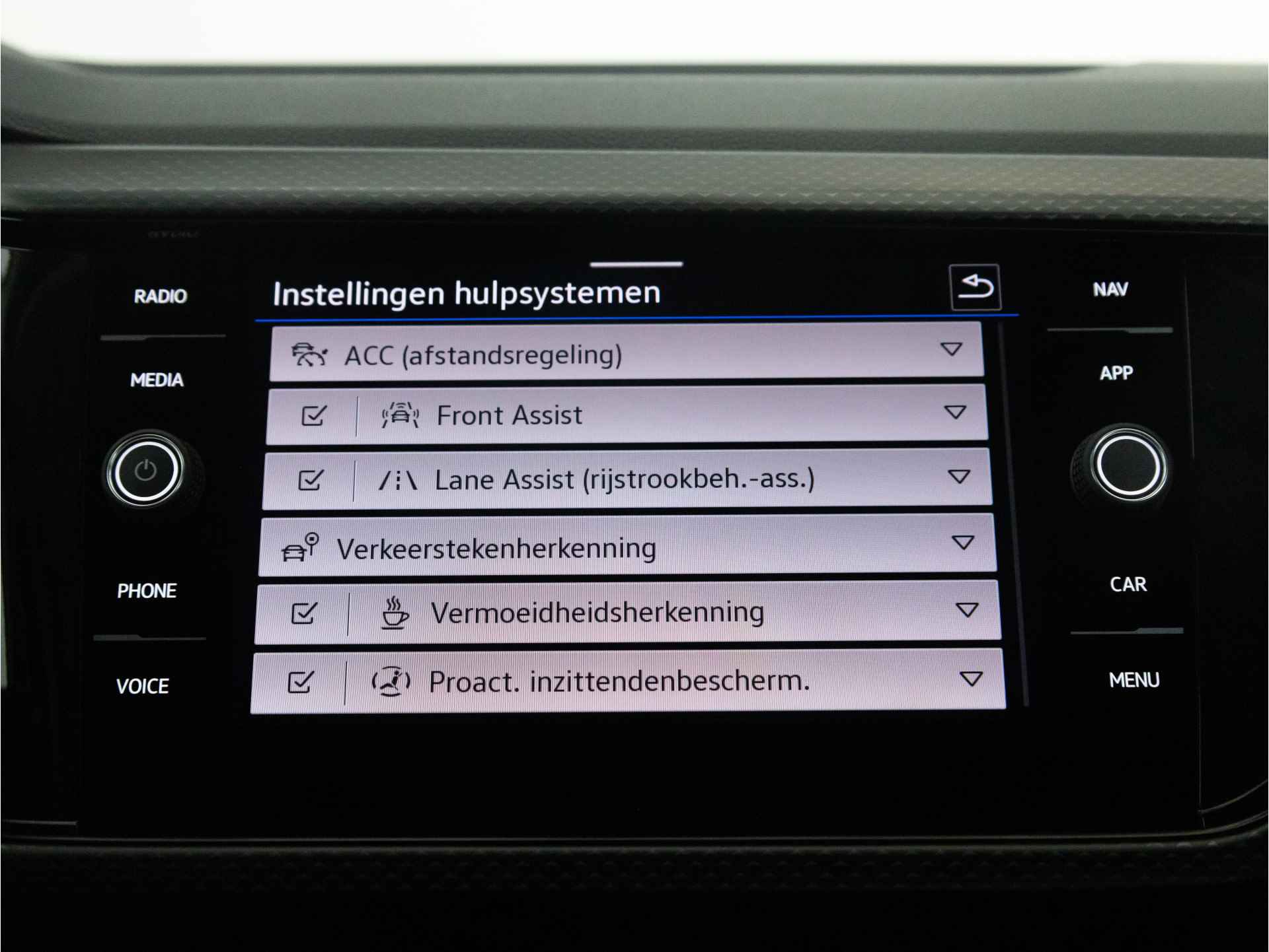 Volkswagen T-Cross AUTOMAAT 1.0 TSI 110 PK DSG Life | Navigatie | Achteruitrijcamera | Stoelverwarming | Adaptieve Cruise Control | - 32/36