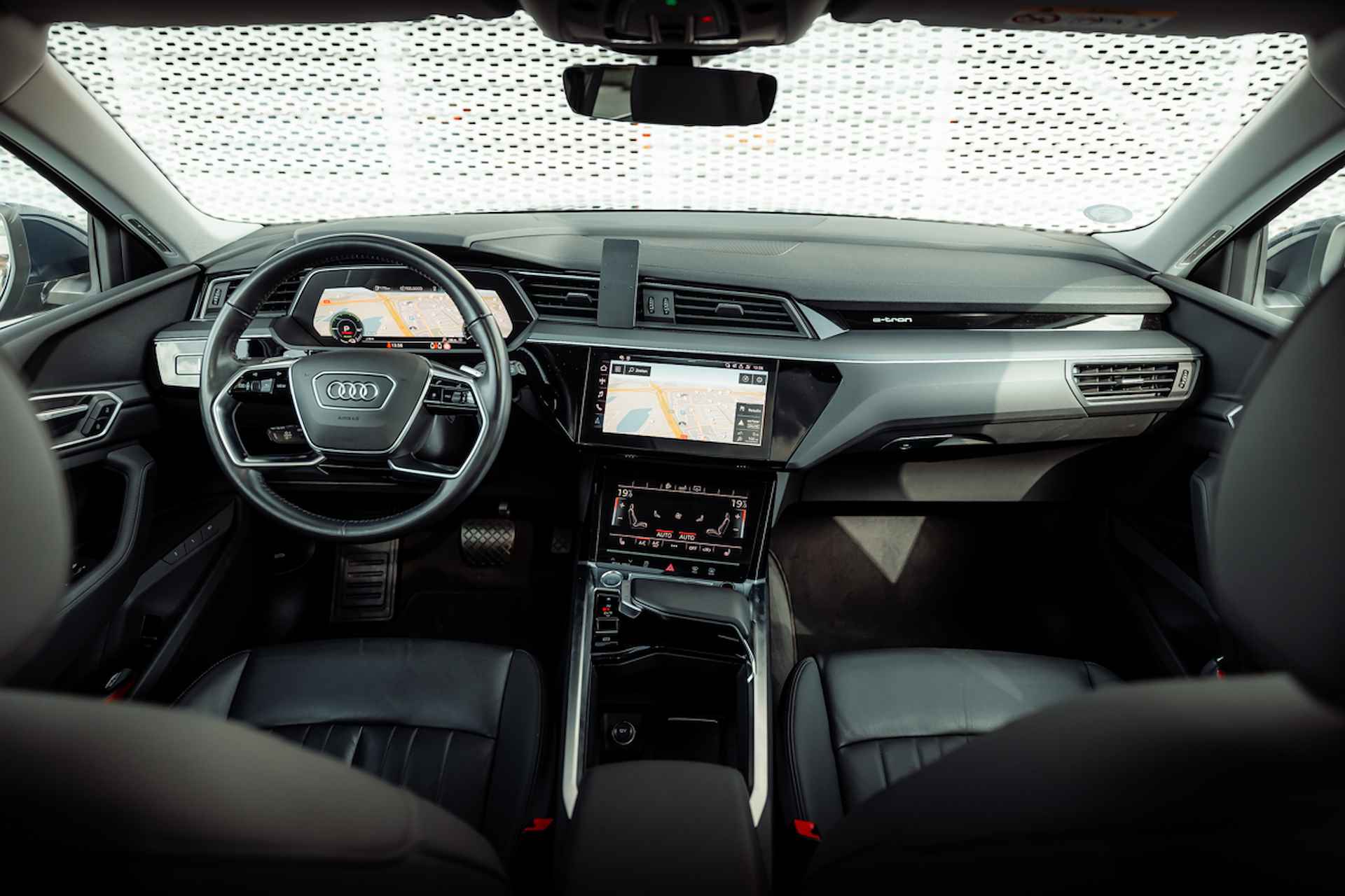 Audi e-tron 50 quattro Launch edition plus 71 kWh | Panoramadak | Leder | Memory | 20" LM velgen - 17/35