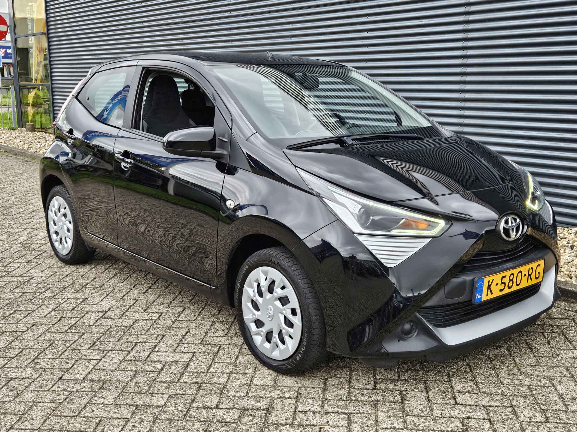 Toyota Aygo 1.0 VVT-i x-play | Camera | Airco | Apple Carplay - 3/38