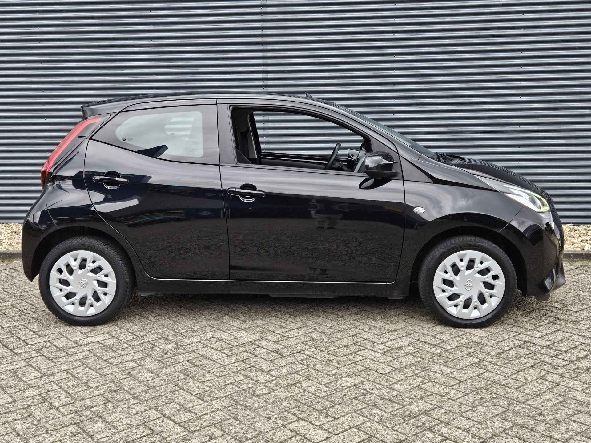 Toyota Aygo 1.0 VVT-i x-play | Camera | Airco | Apple Carplay - 13/38