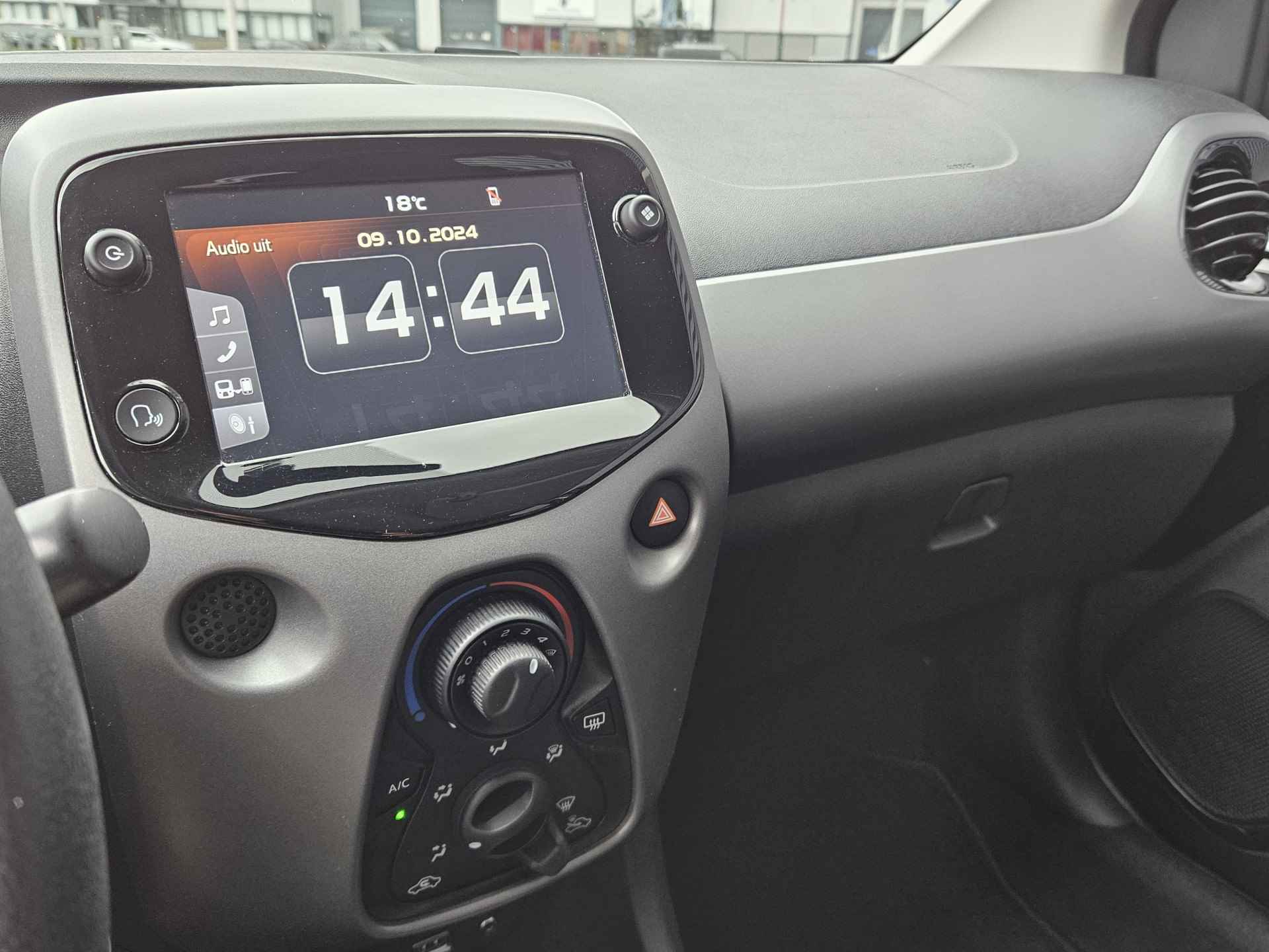 Toyota Aygo 1.0 VVT-i x-play | Camera | Airco | Apple Carplay - 18/38