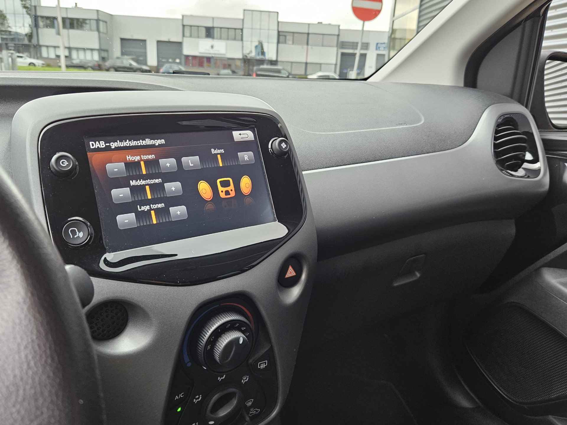 Toyota Aygo 1.0 VVT-i x-play | Camera | Airco | Apple Carplay - 25/38