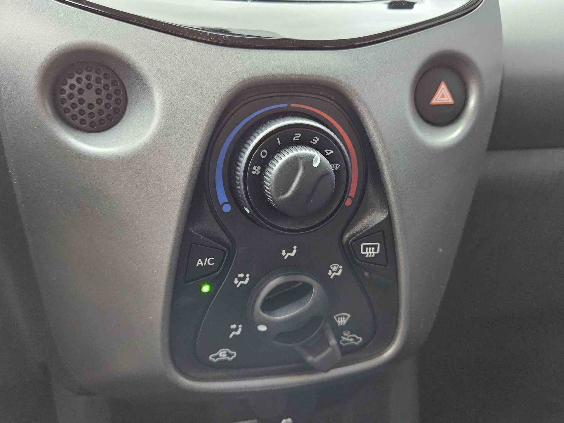 Toyota Aygo 1.0 VVT-i x-play | Camera | Airco | Apple Carplay - 35/38