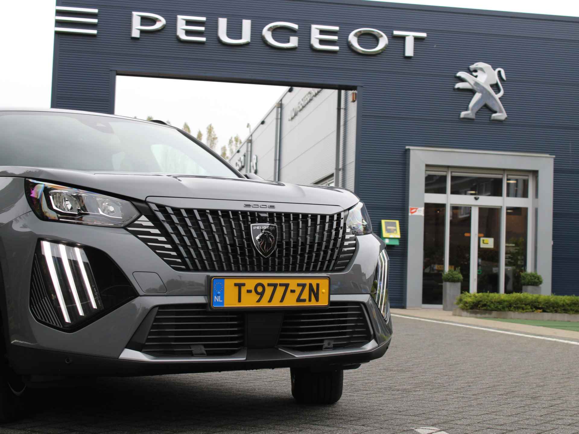 Peugeot e-2008 EV Allure 54 kWh 157PK Navigatie, Camera, Parkeersensoren, Stoelverwarming, Keyless Entry & Start - 4/41