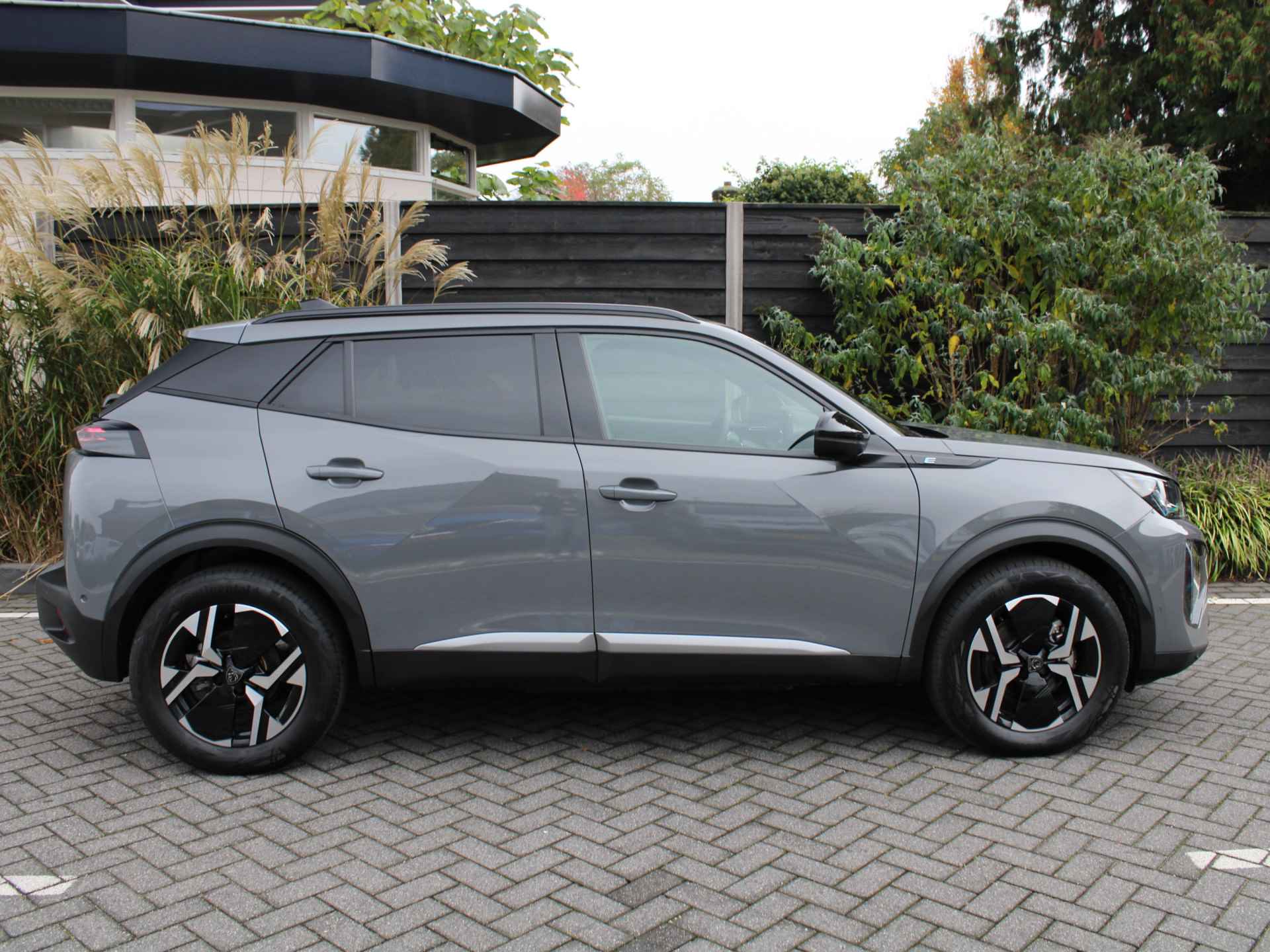 Peugeot e-2008 EV Allure 54 kWh 157PK Navigatie, Camera, Parkeersensoren, Stoelverwarming, Keyless Entry & Start - 11/41