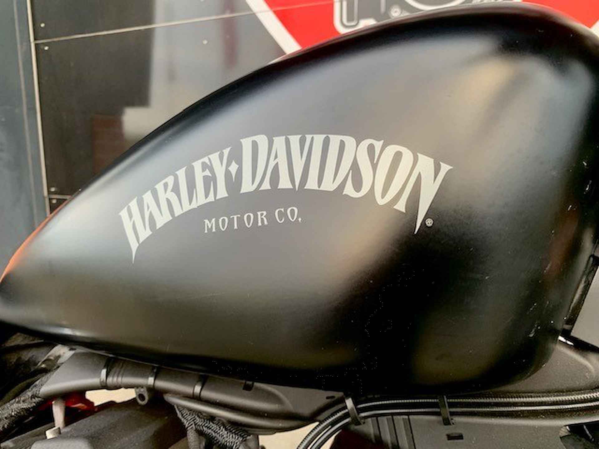 Harley-Davidson XL883N IRON SPORTSTER 883 - 6/8