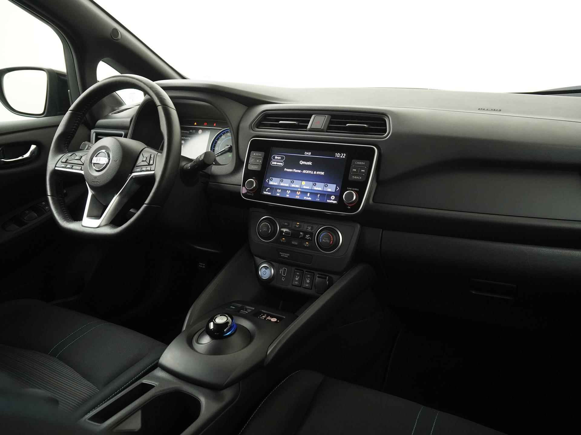 Nissan Leaf Acenta 40 kWh 15.895 na subsidie | Camera | Carplay | Blind spot | Winter pakket |  Zondag Open! - 2/35