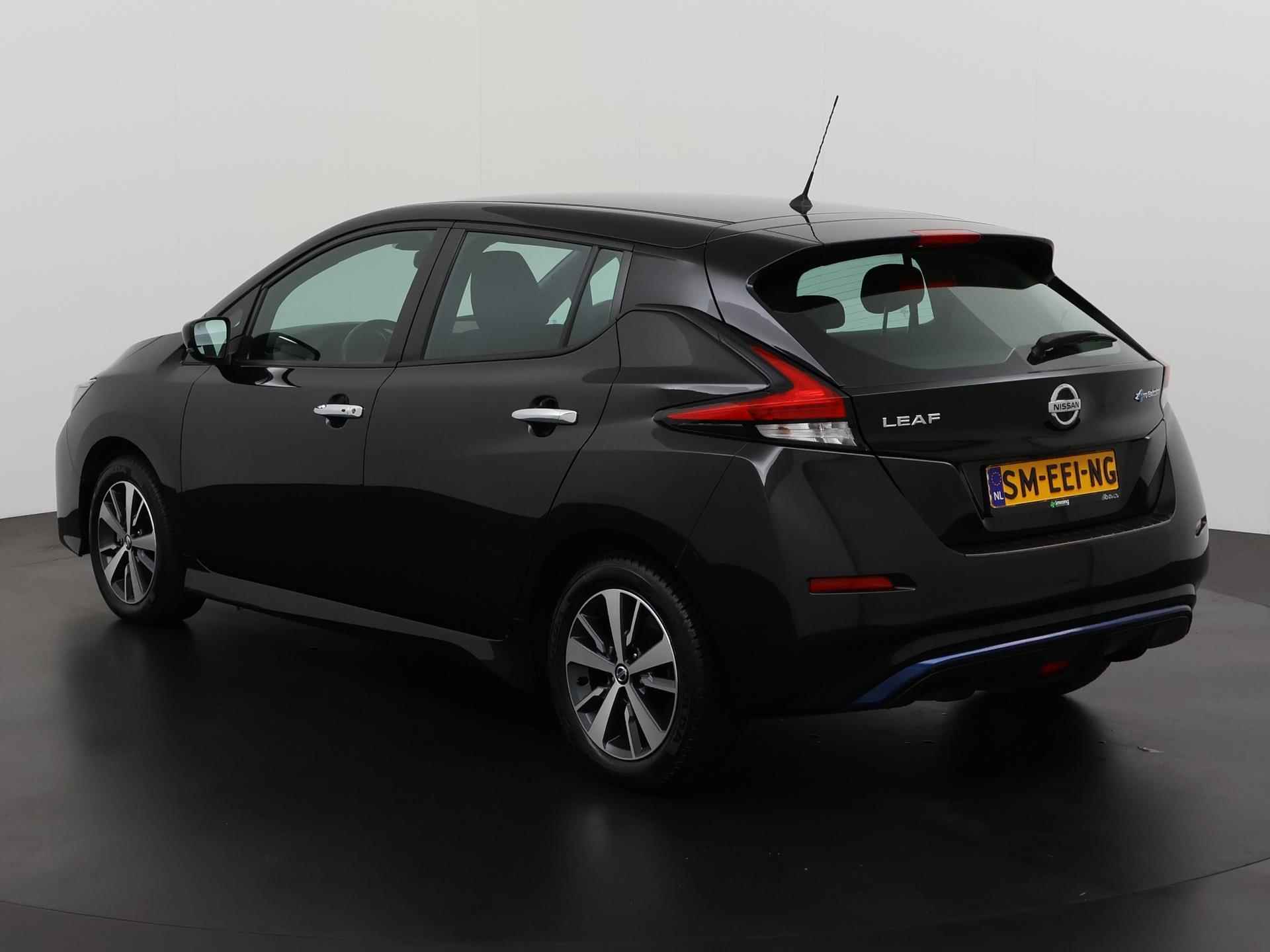 Nissan Leaf Acenta 40 kWh 15.895 na subsidie | Camera | Carplay | Blind spot | Winter pakket |  Zondag Open! - 6/35