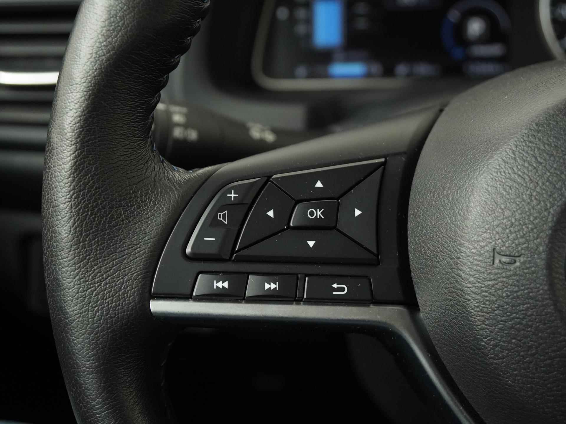 Nissan Leaf Acenta 40 kWh 15.895 na subsidie | Camera | Carplay | Blind spot | Winter pakket |  Zondag Open! - 7/35