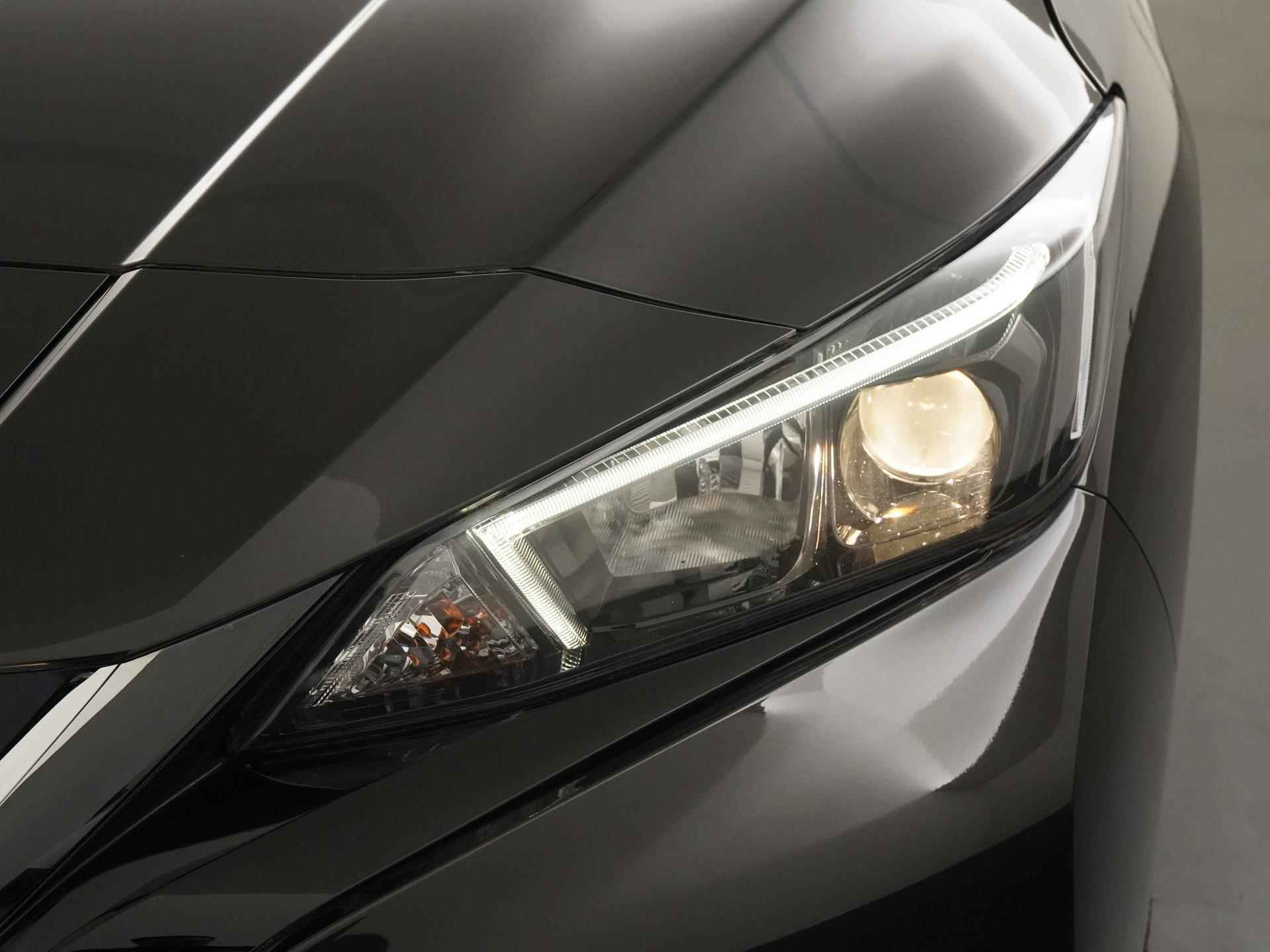 Nissan Leaf Acenta 40 kWh 15.895 na subsidie | Camera | Carplay | Blind spot | Winter pakket |  Zondag Open! - 17/35