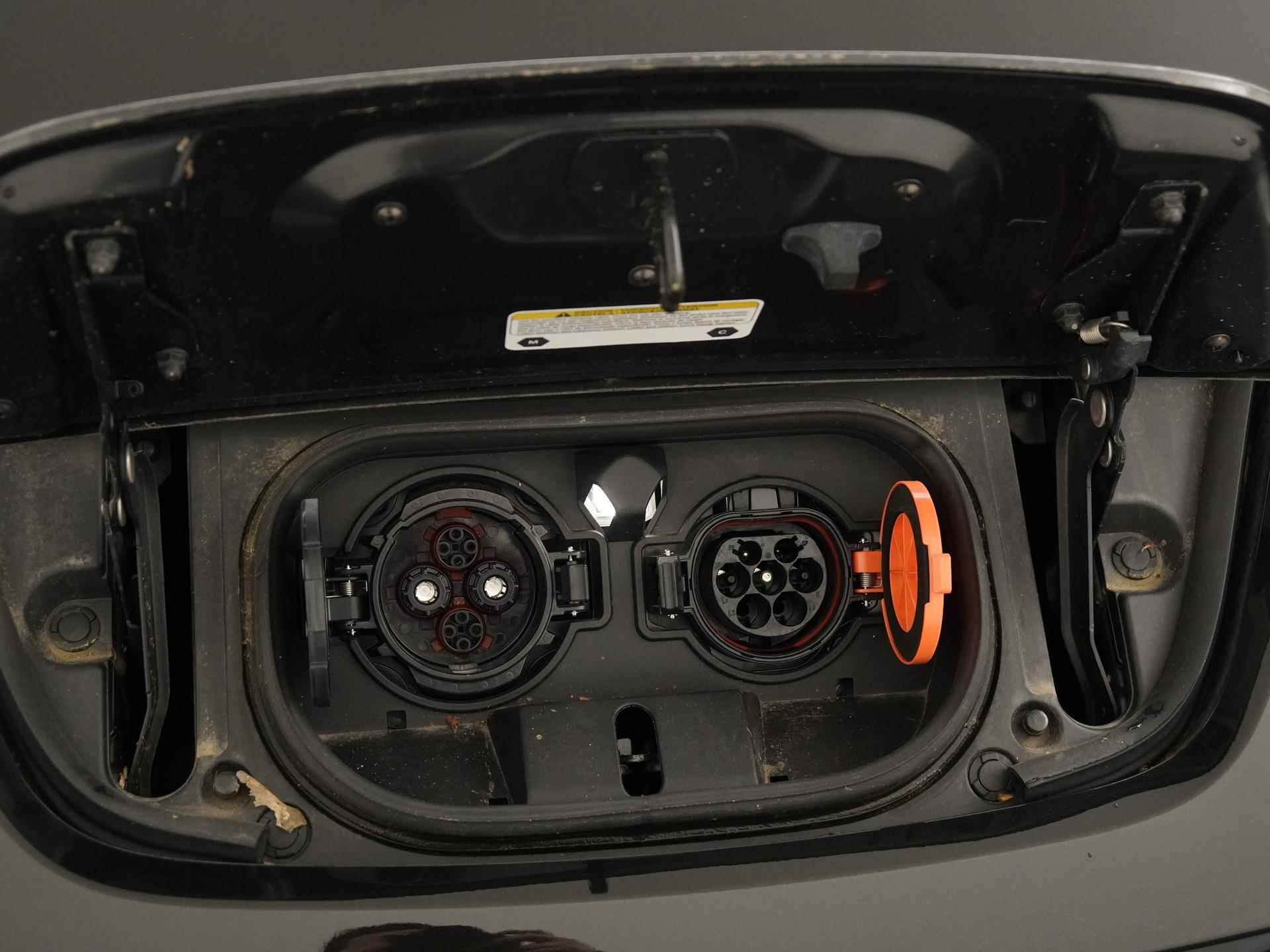 Nissan Leaf Acenta 40 kWh 15.895 na subsidie | Camera | Carplay | Blind spot | Winter pakket |  Zondag Open! - 20/35