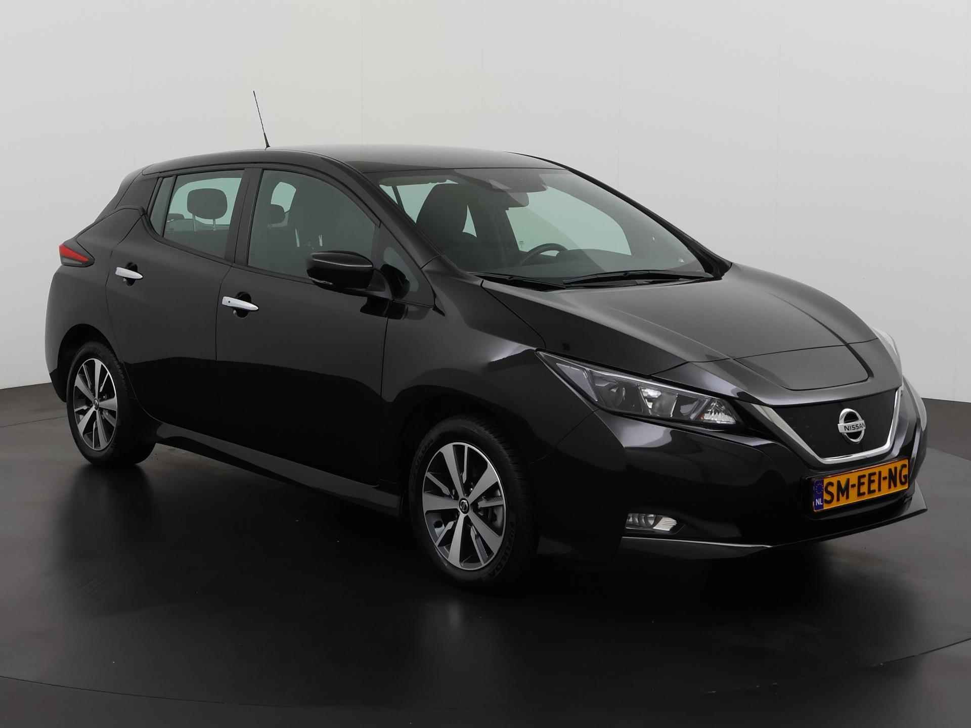 Nissan Leaf Acenta 40 kWh 15.895 na subsidie | Camera | Carplay | Blind spot | Winter pakket |  Zondag Open! - 30/35